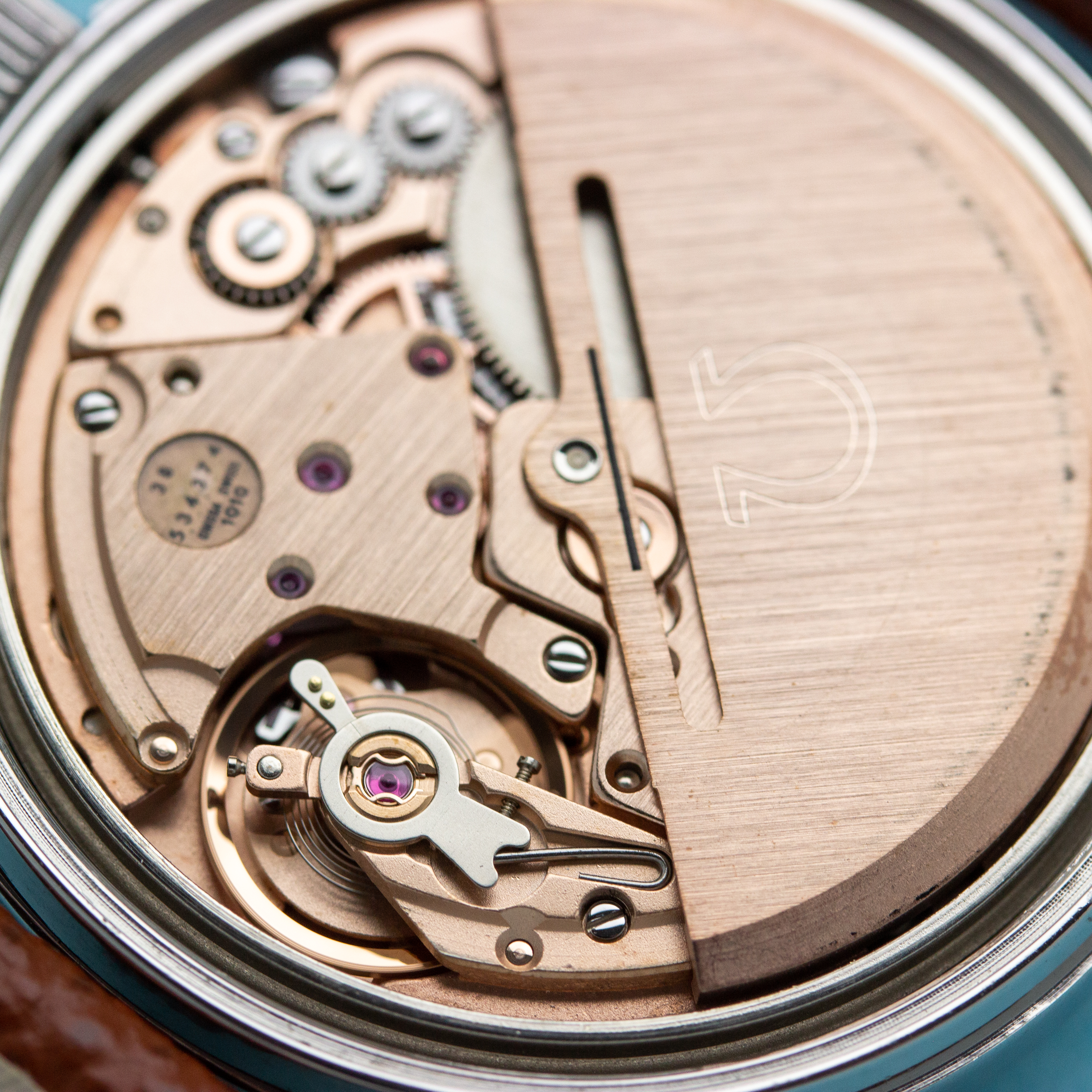 Vue de Omega Automatic Date Réf 166.0163 Rare Boiter HF Hugine Freres