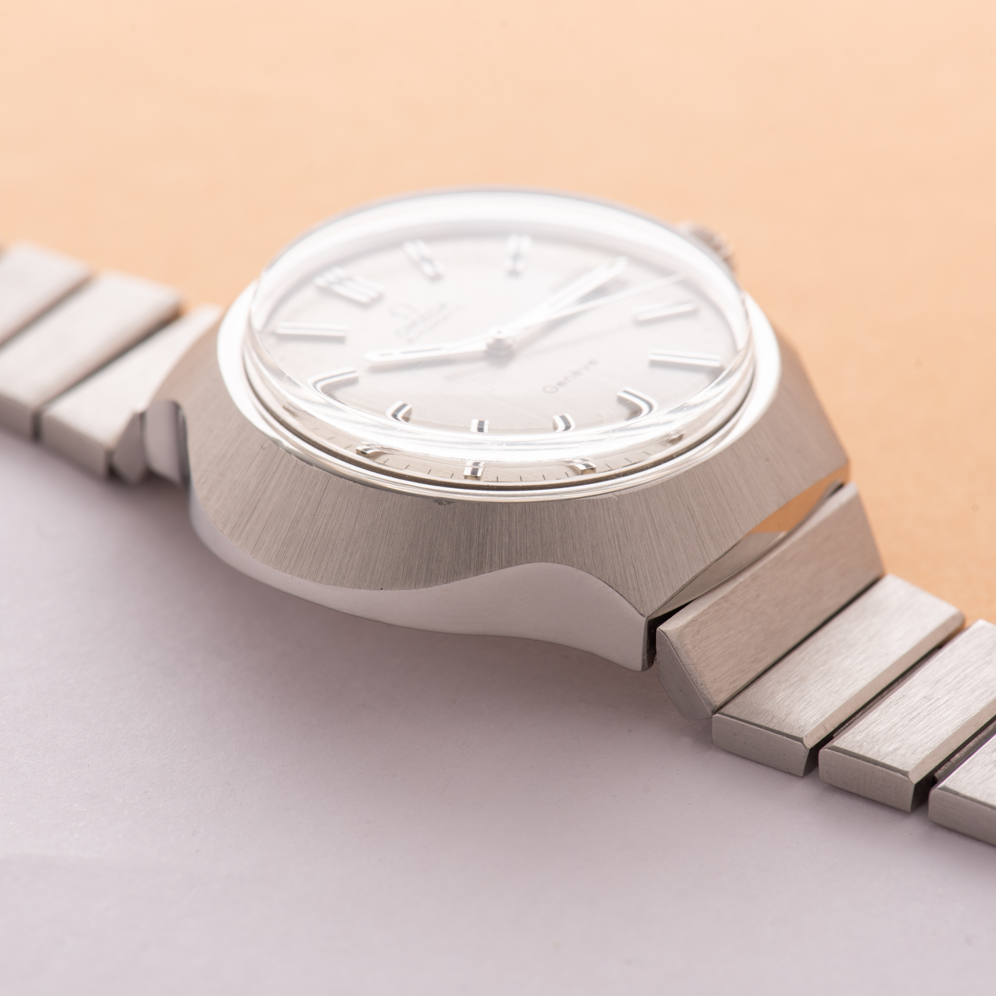 Vue de Omega Genève Stingray Cobra Automatic Date from 1972 Réf 166.121