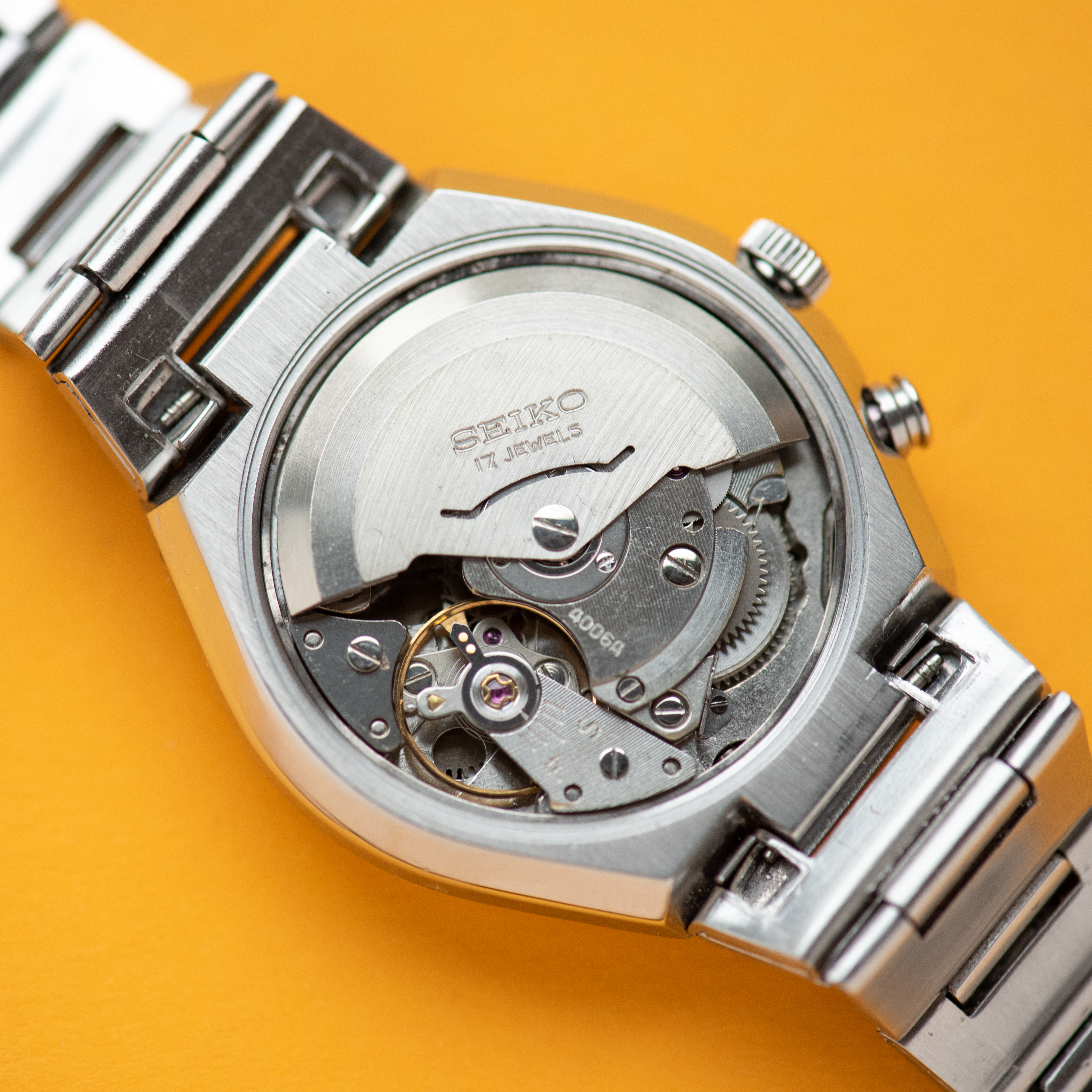 Vue de Seiko Bell-Matic Automatic 17 Jewels Day Date Alarm Réf 4006-6040