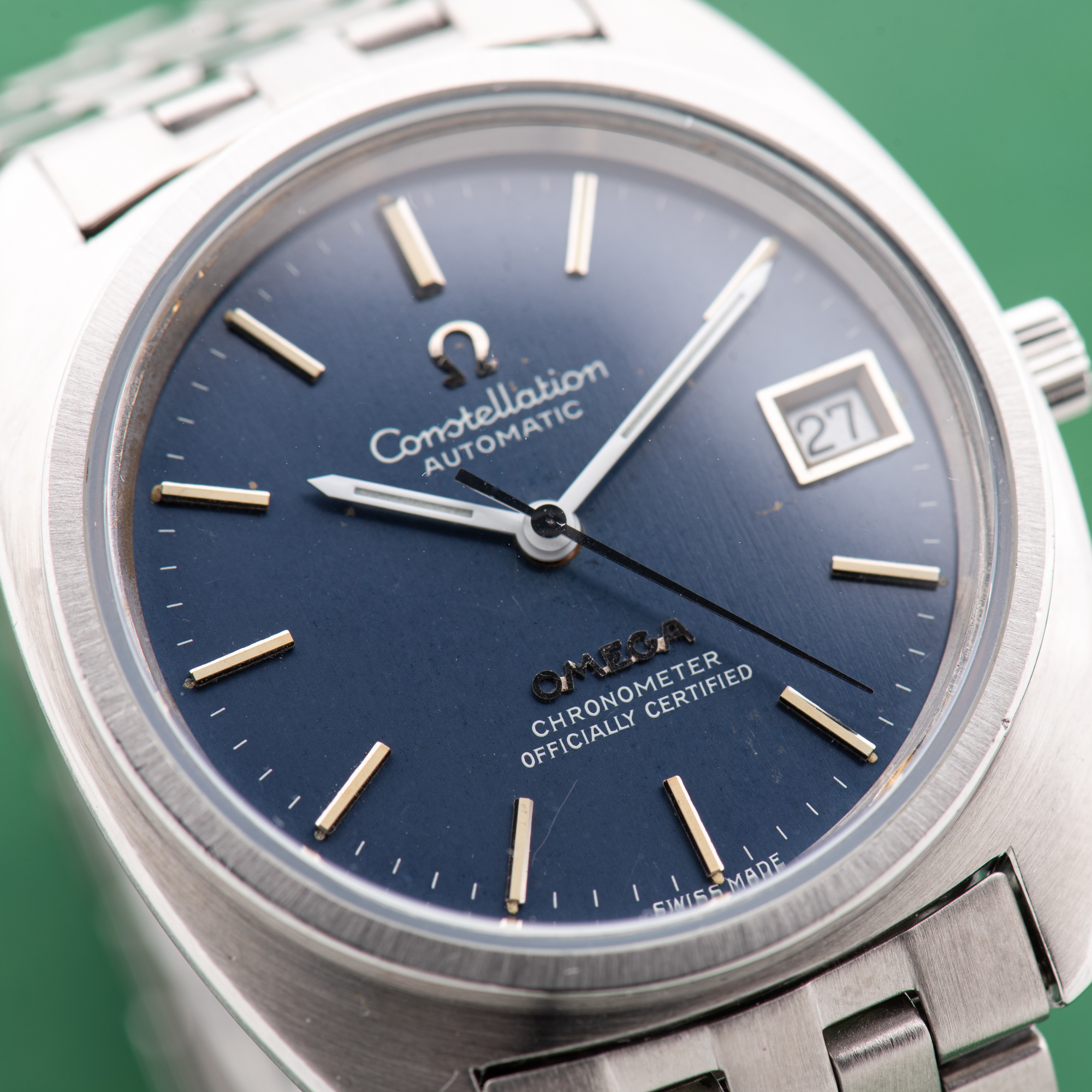 Zicht op Omega Constellation C Shape Japan Market JDM Blue Dial vanaf 1971 Ref 168.0056
