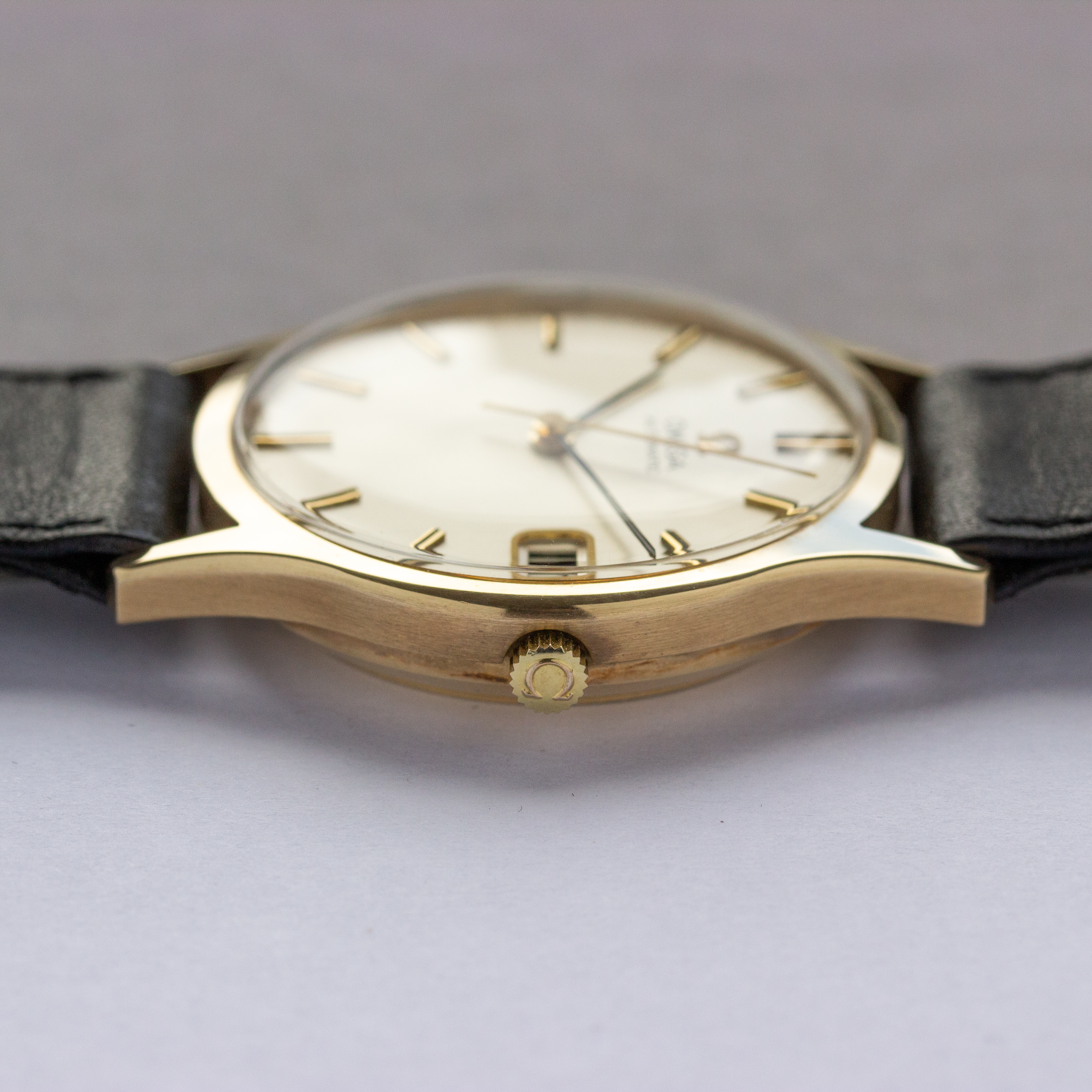 Vue de Omega Automatic Dress Full Set Mint NOS 9K Yellow Gold Unishell case from 1978