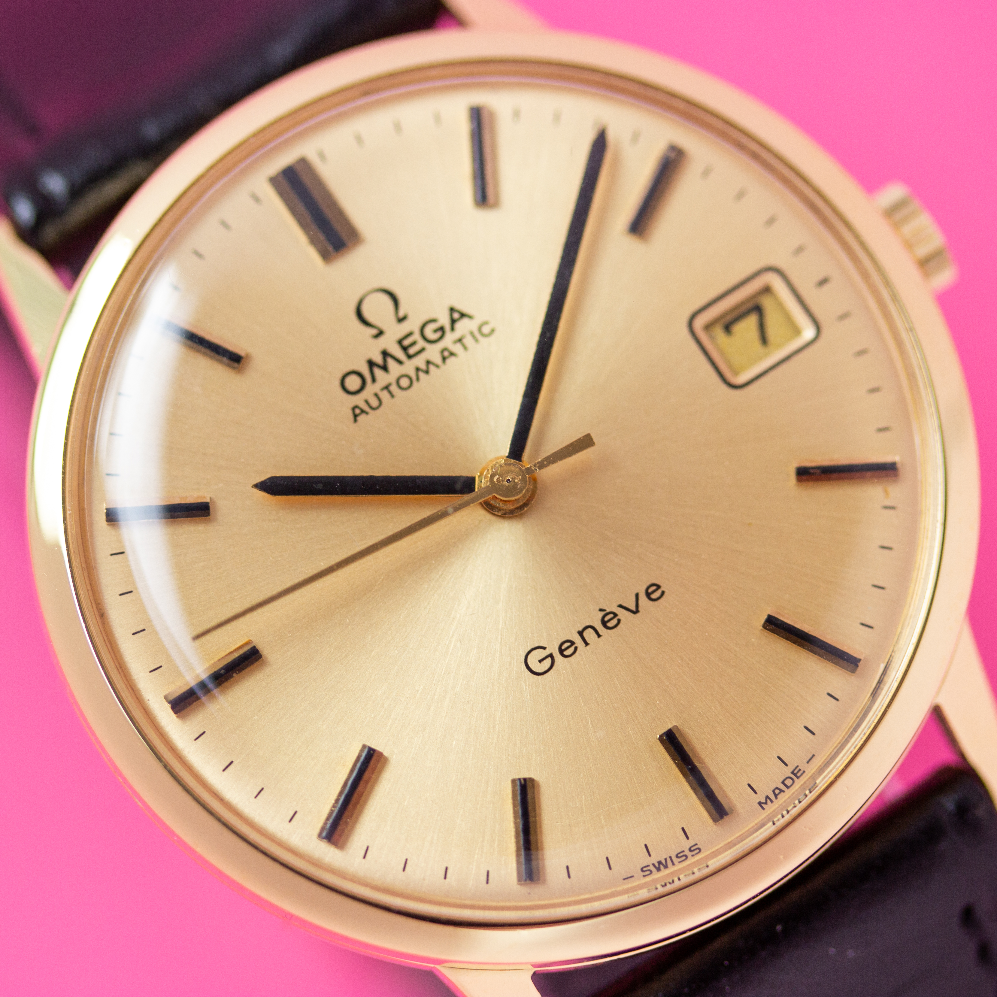Vue de Omega Genève Automatic Or 18K réf 162.057