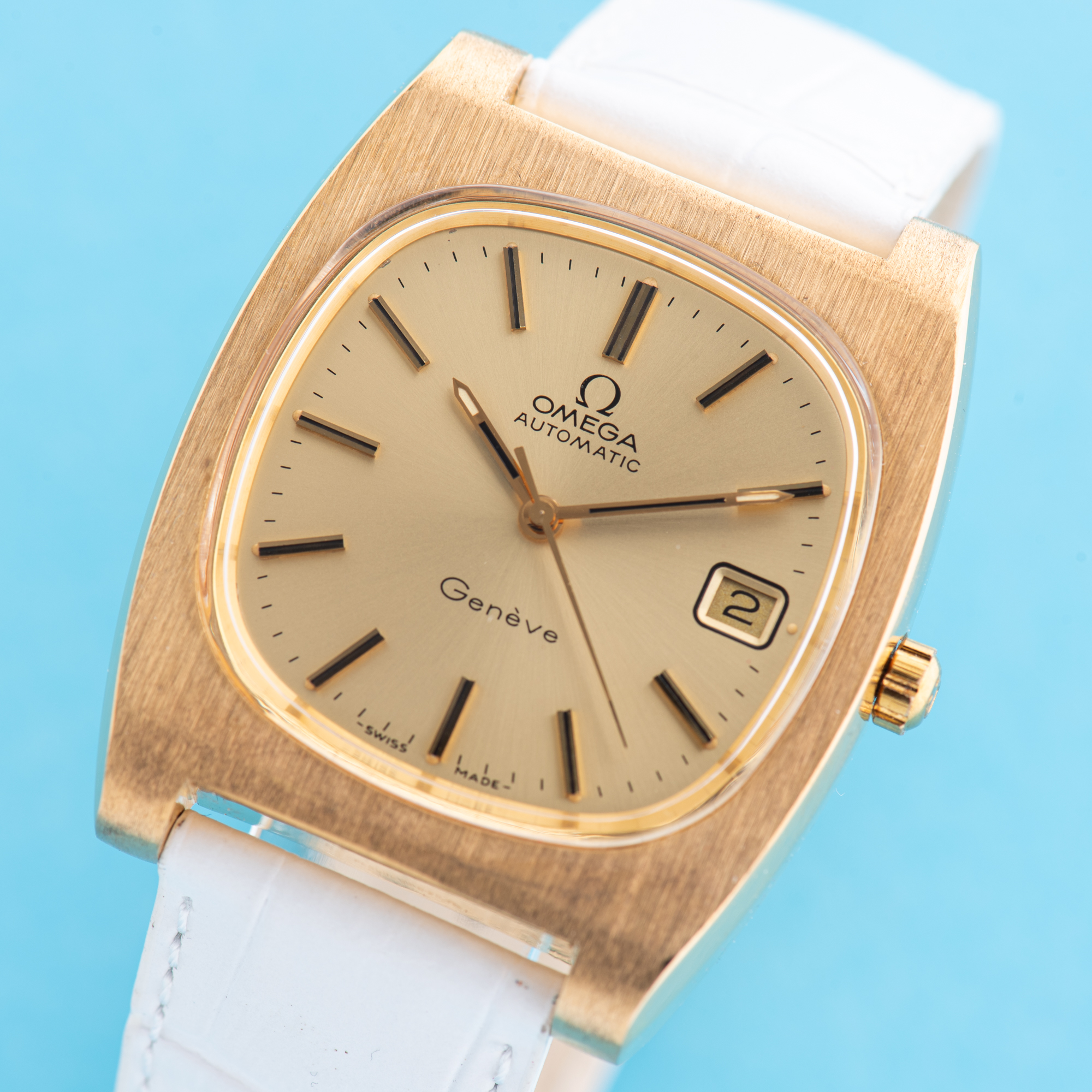 Vue de Omega Genève Automatic Date Champagne TV Case From 1973 Réf 166.0190