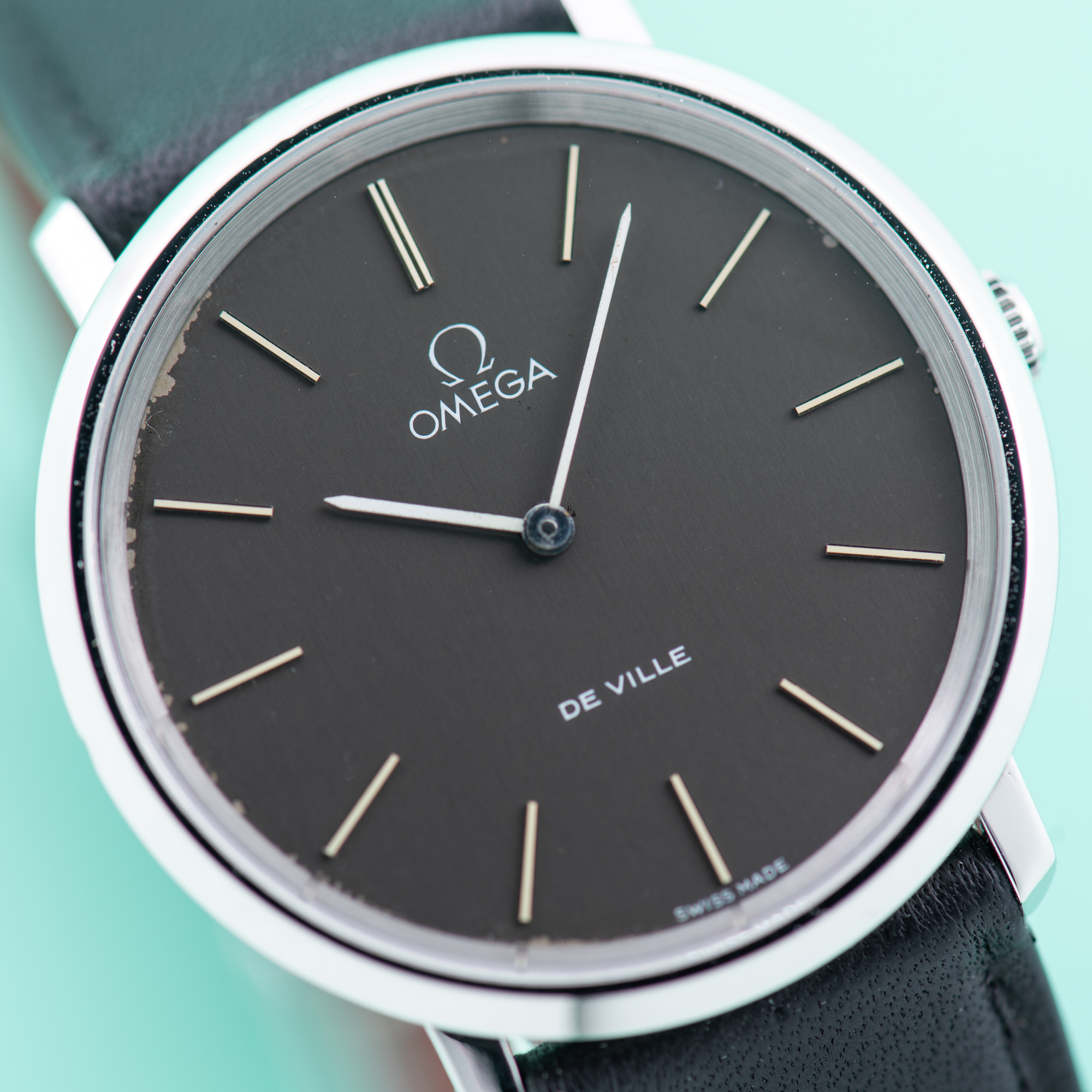 Zicht op Omega De Ville Dress Watch Grey Dial Steel Ref 111.0107