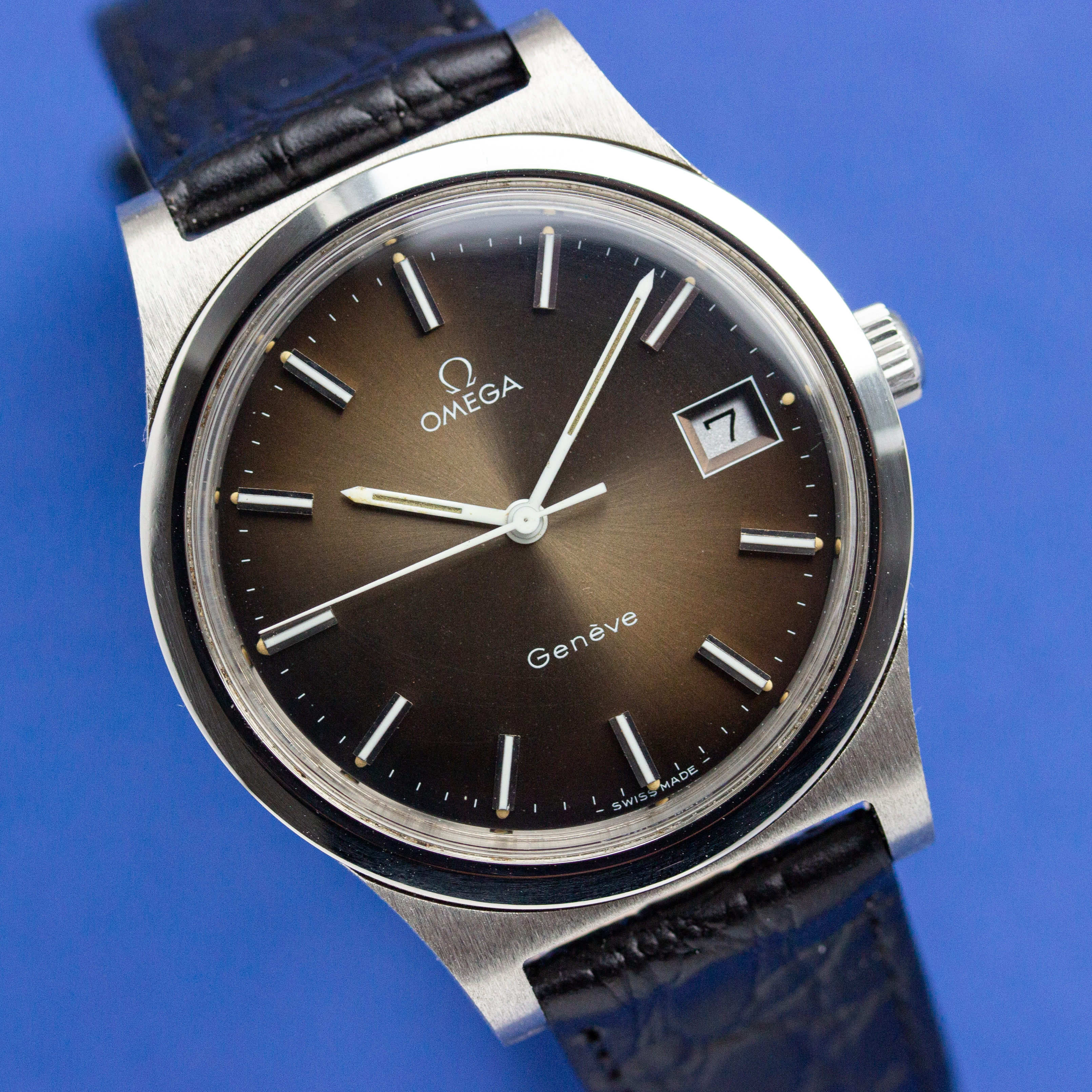View of Omega Genève Date Vignette Brown Réf 136.0102