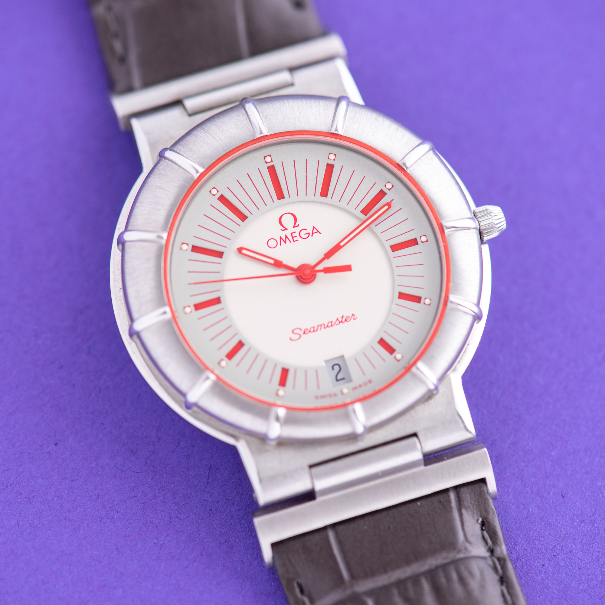Vue de Omega Seamaster Dynamic II "Spider Case" Red NOS