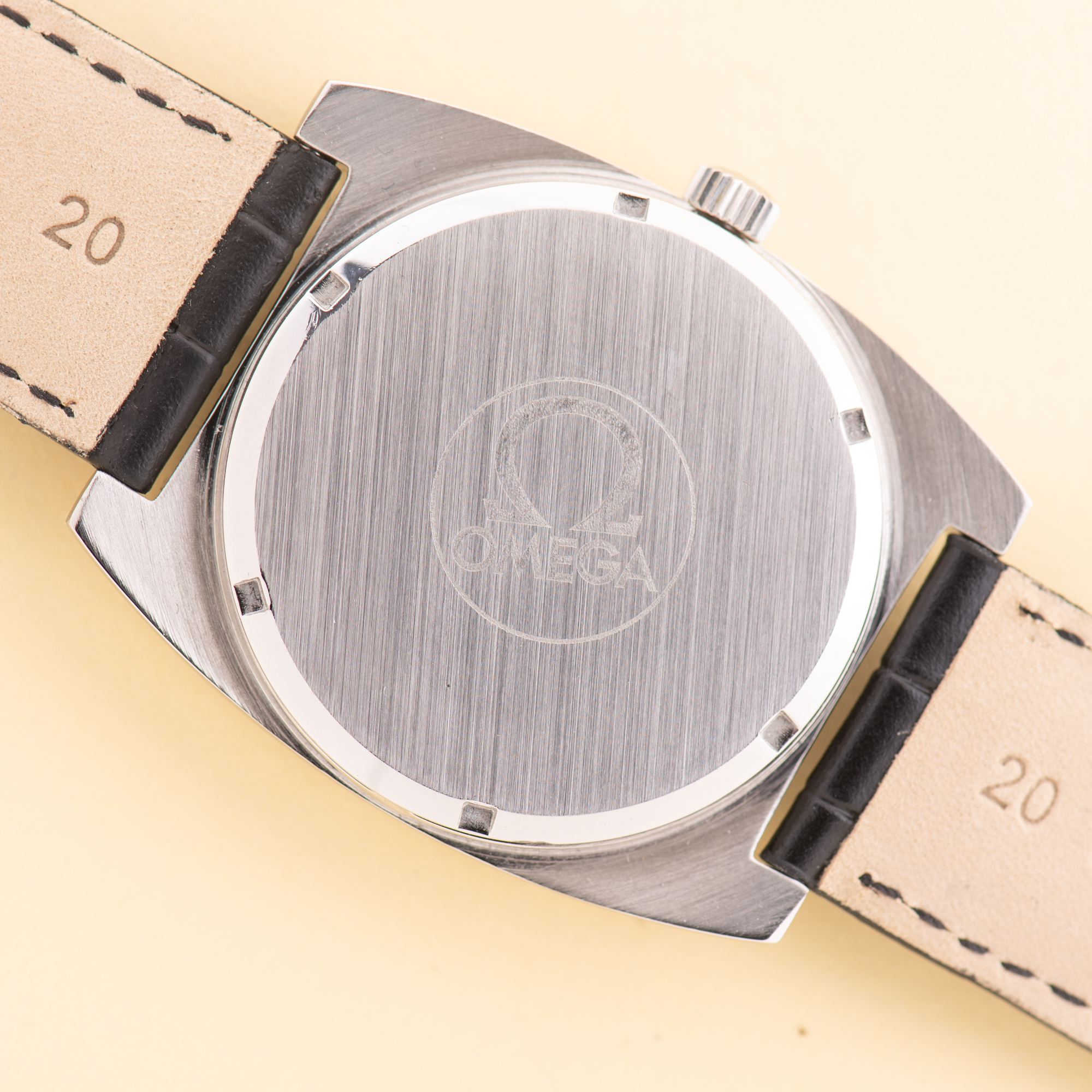 Vue de Omega Genève Automatic Day Date Matt Black from 1974 Réf 166.0188