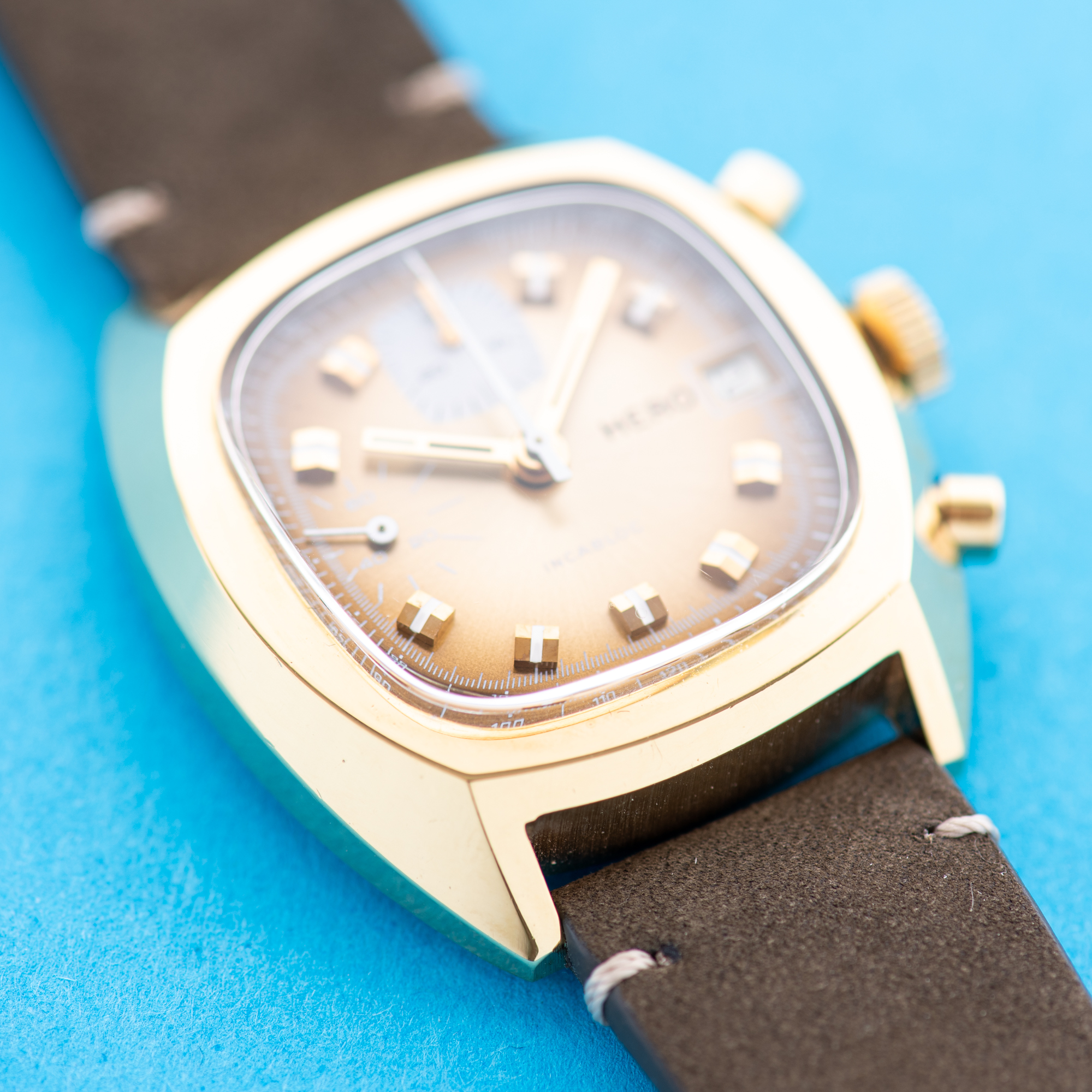 Zicht op Hero chronograph  incabloc New Old Stock valjoux 7765