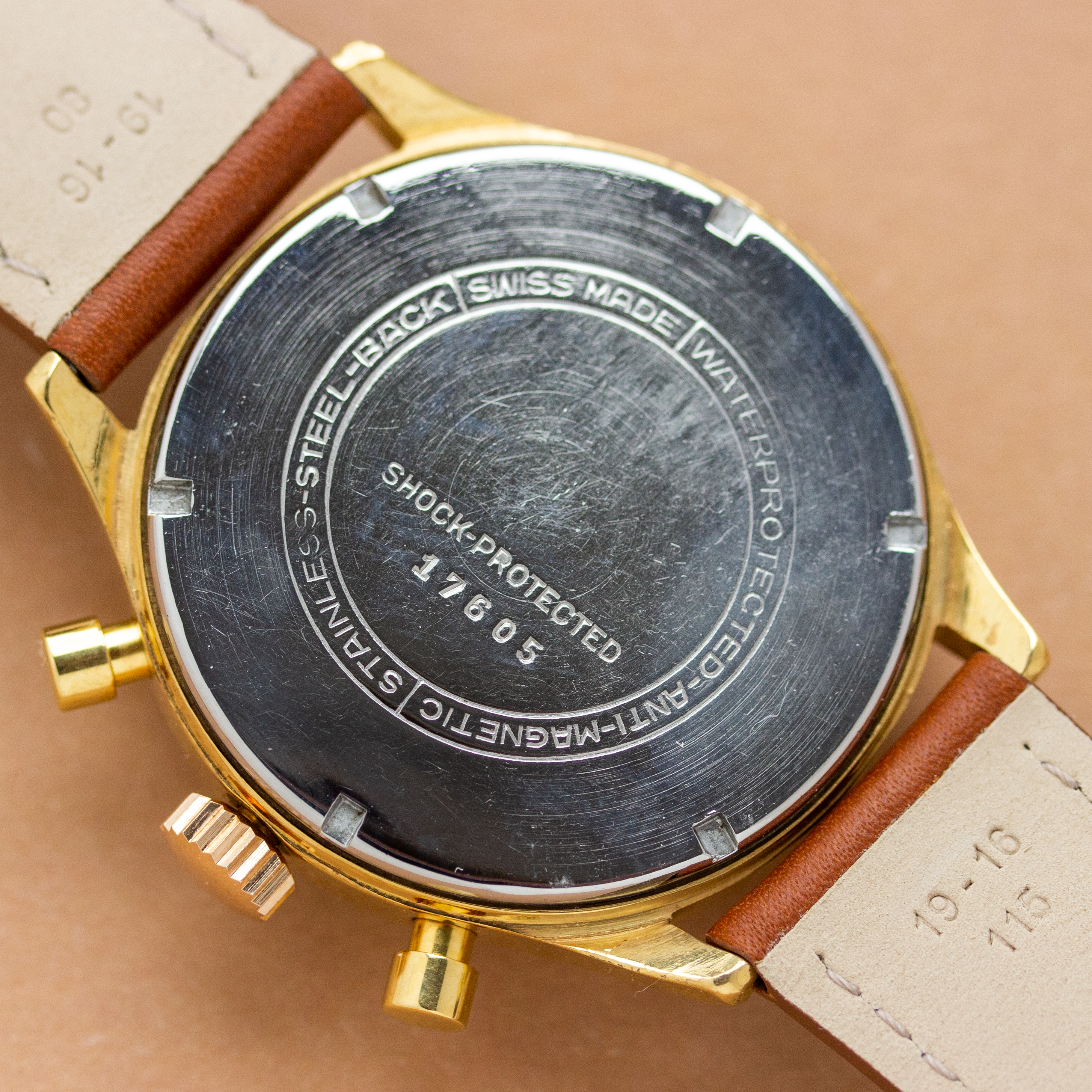 Vue de Jardur Up Down Jumbo Black Radium Military Chronograph Réf 3032