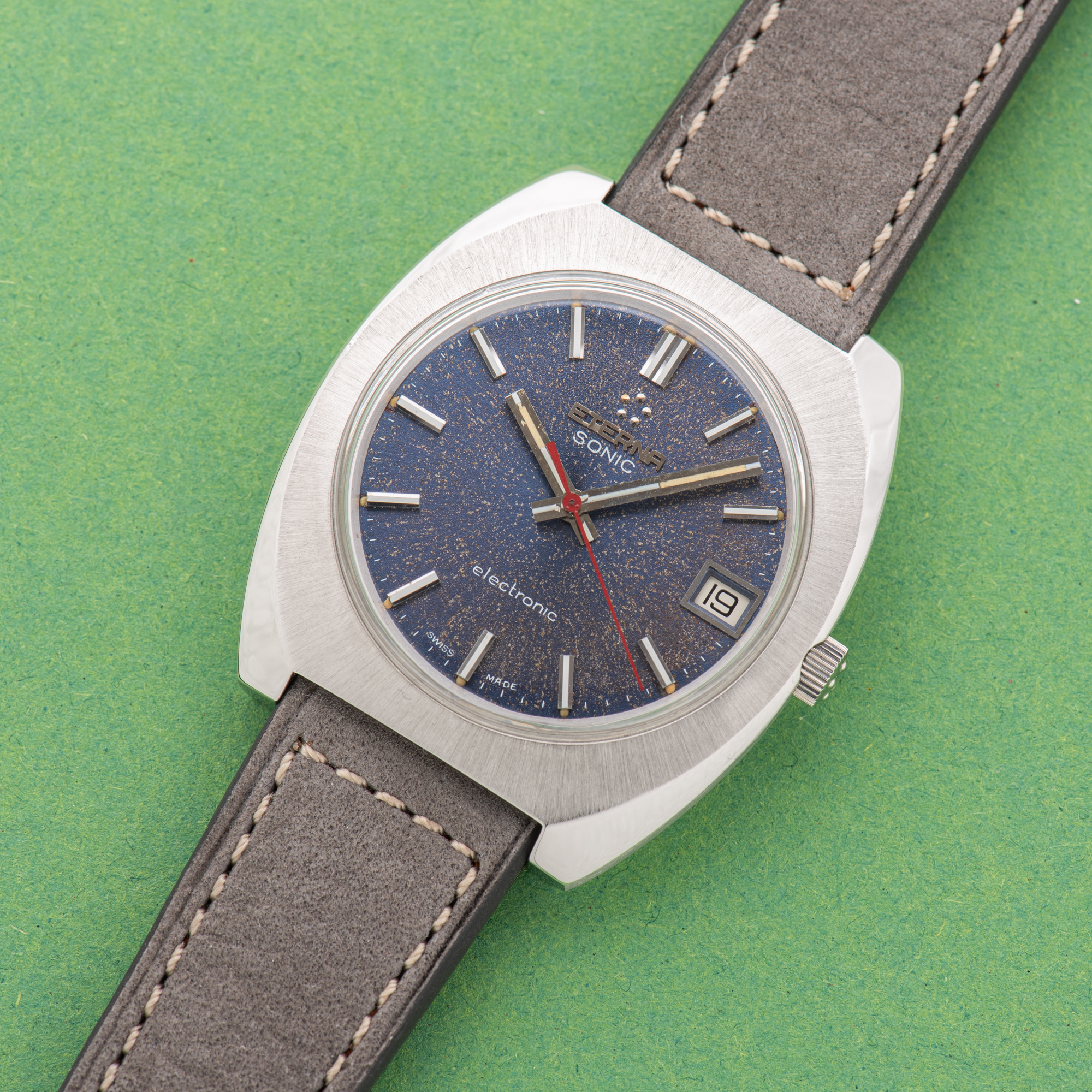 Vue de Eterna Sonic Electronic Blue Star Dust dial Réf 188T