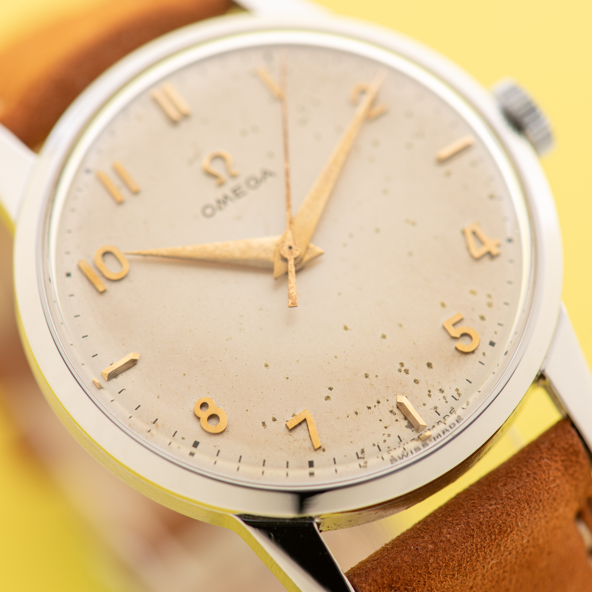 Vue de Omega Dress Watch Centre Seconds Arabic Dial from 1953 réf 2496