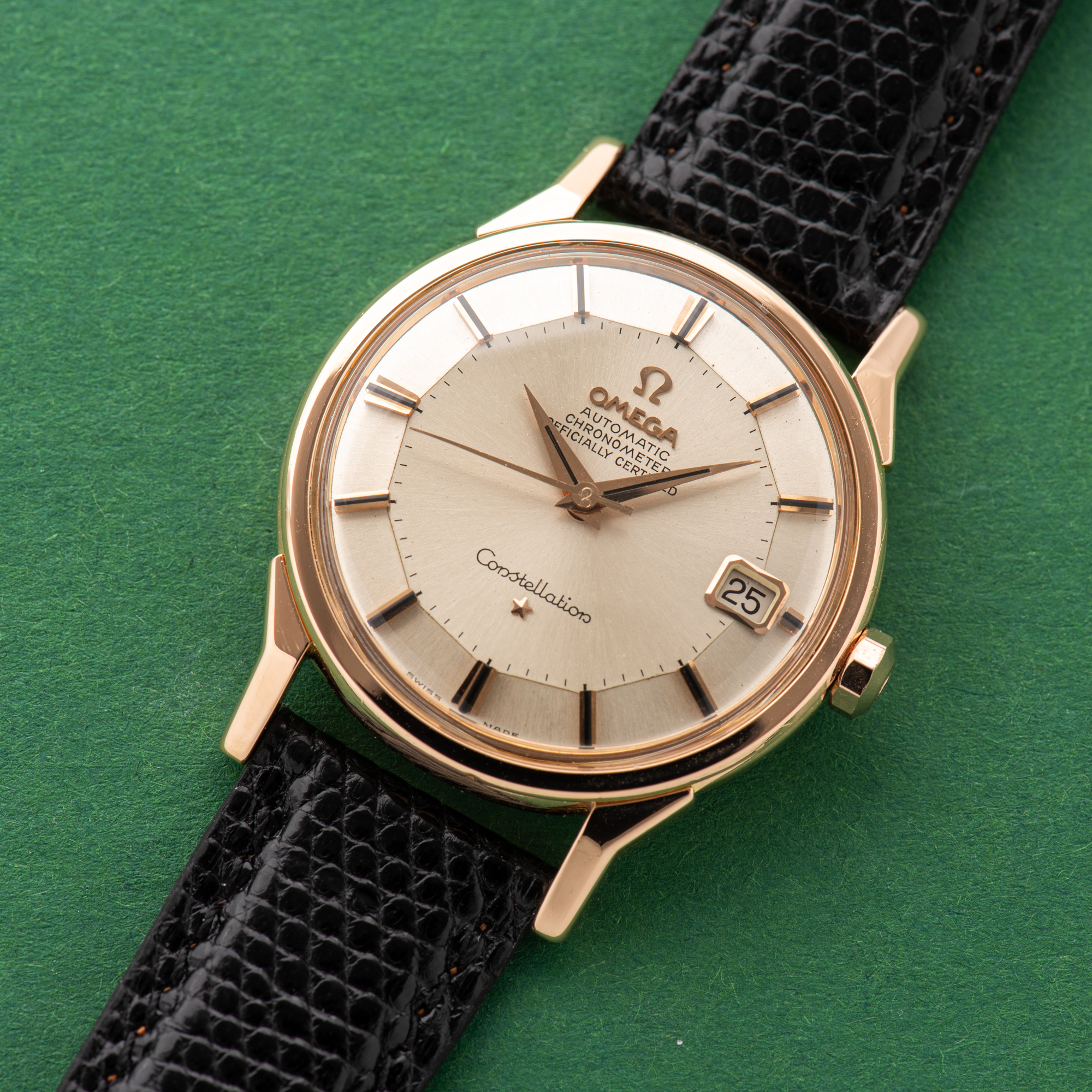 Vue de Omega Constellation Pie Pan 18K Gold Rosé Dog Leg Automatic 1964 Réf 168.005