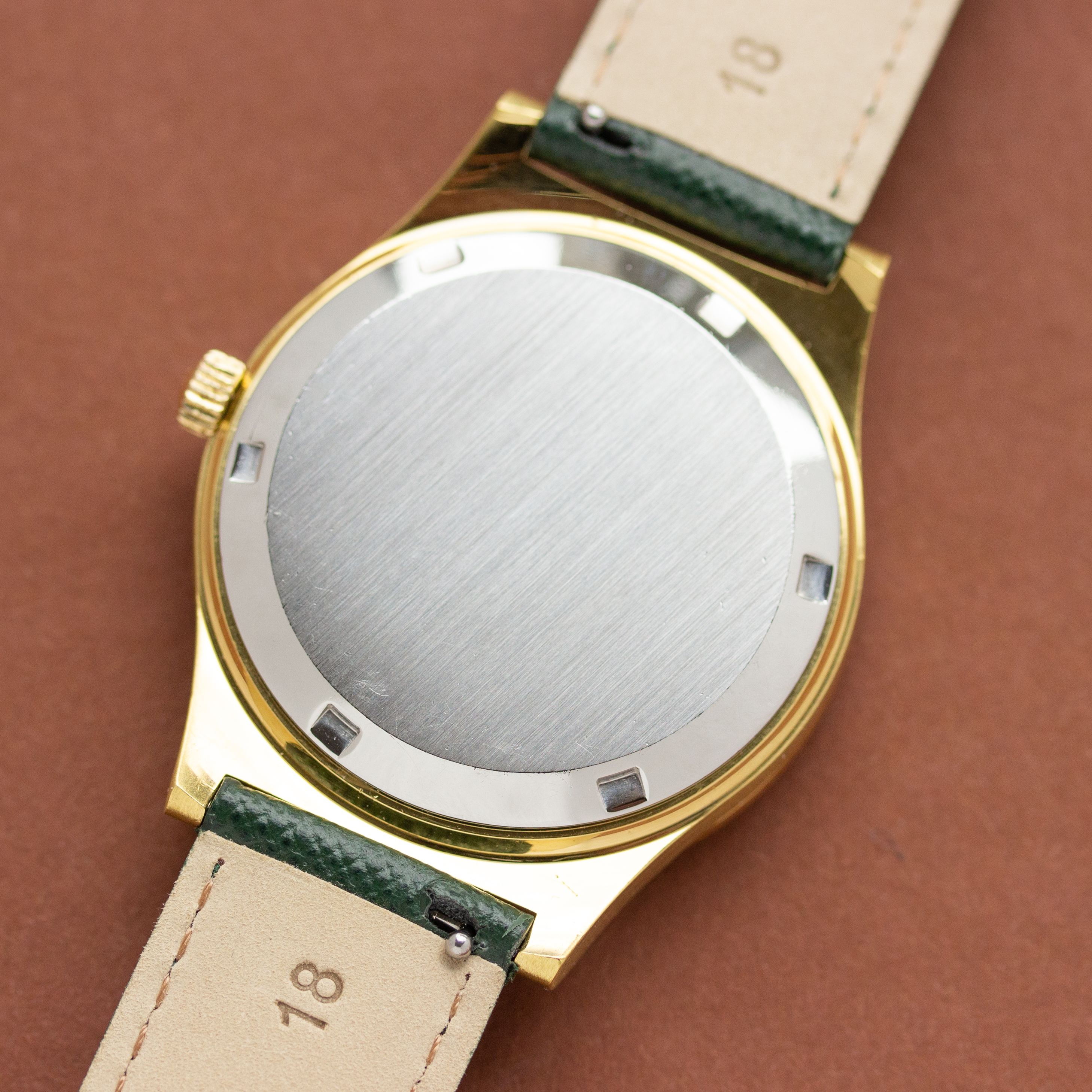 Zicht op Omega Genève Automatic Date Bréguet dial Ref 166.068 uit 1973