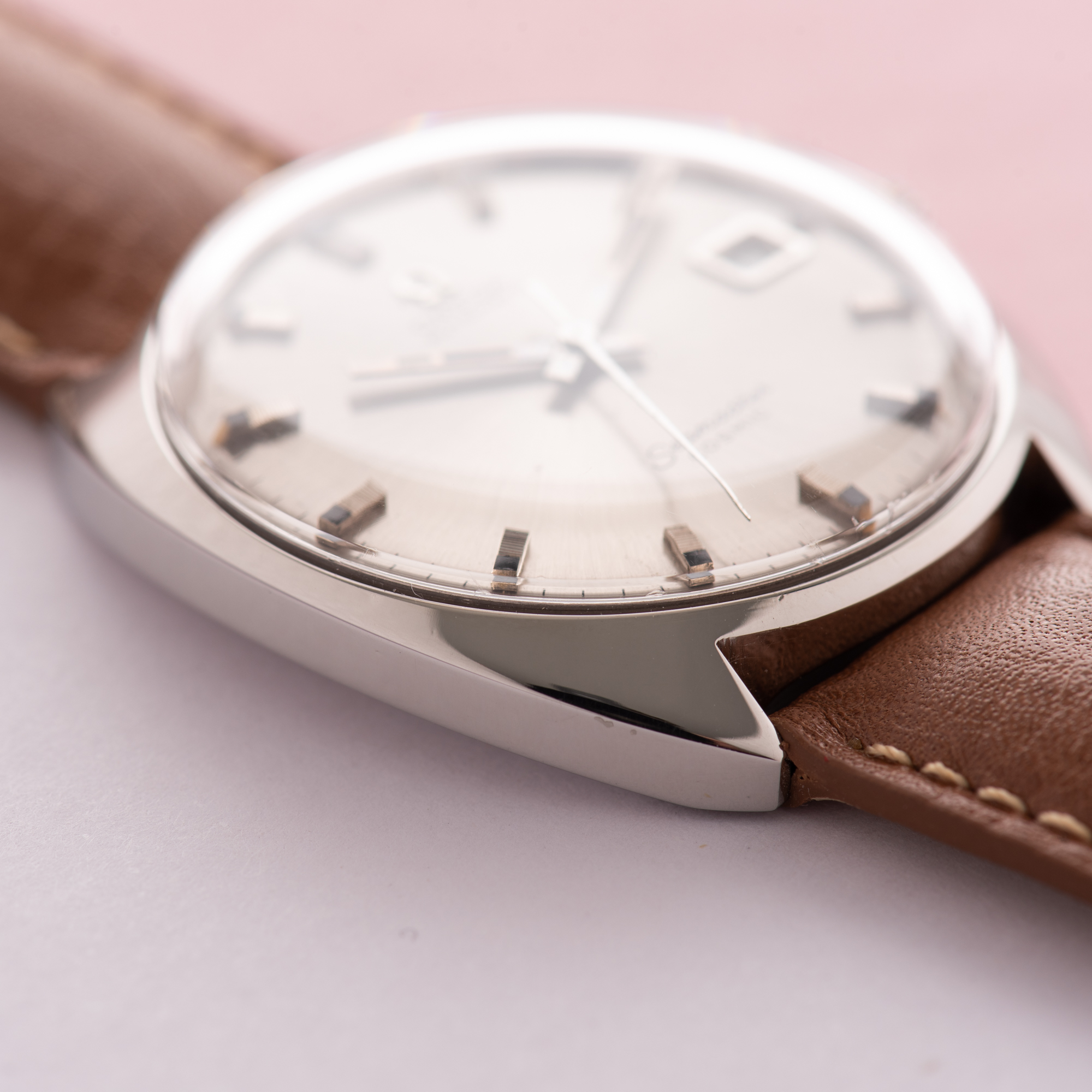 Vue de Omega Seamaster cosmic réf 166.026 cal 565