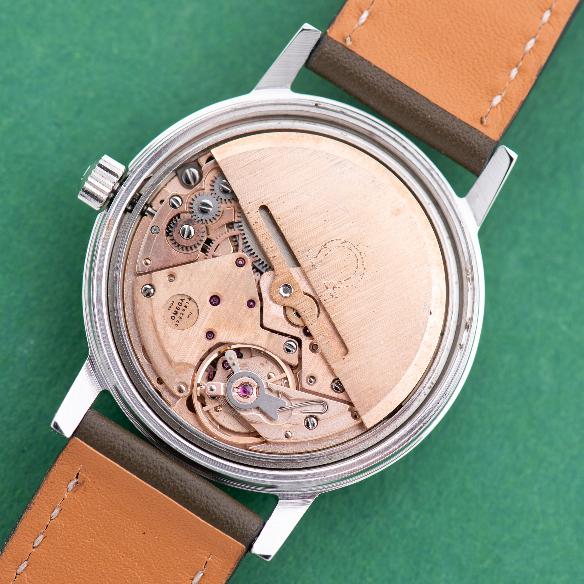 Vue de Omega Genève Automatic Date Blue Patina from 1973 Réf 166.0163