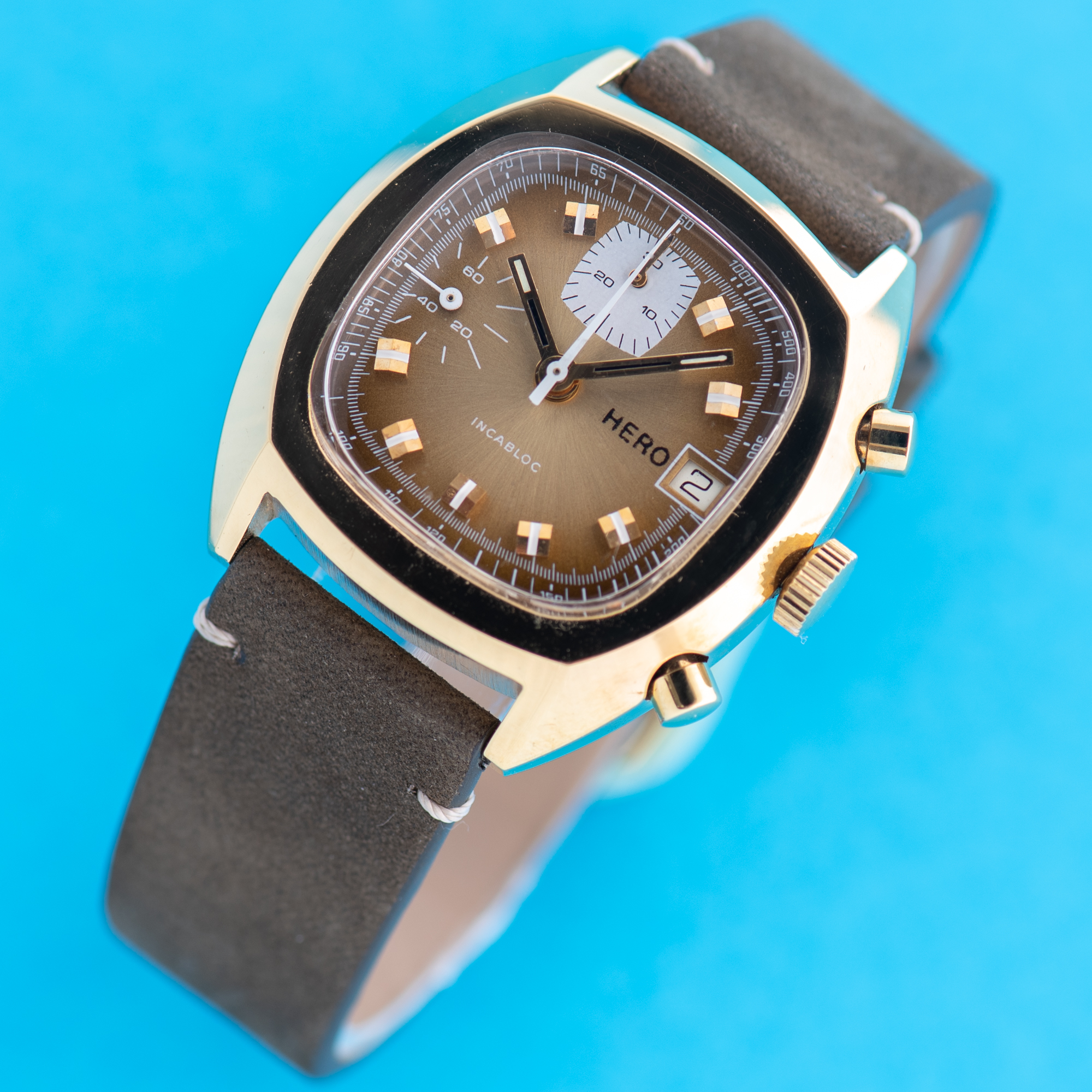 Zicht op Hero chronograph  incabloc New Old Stock valjoux 7765