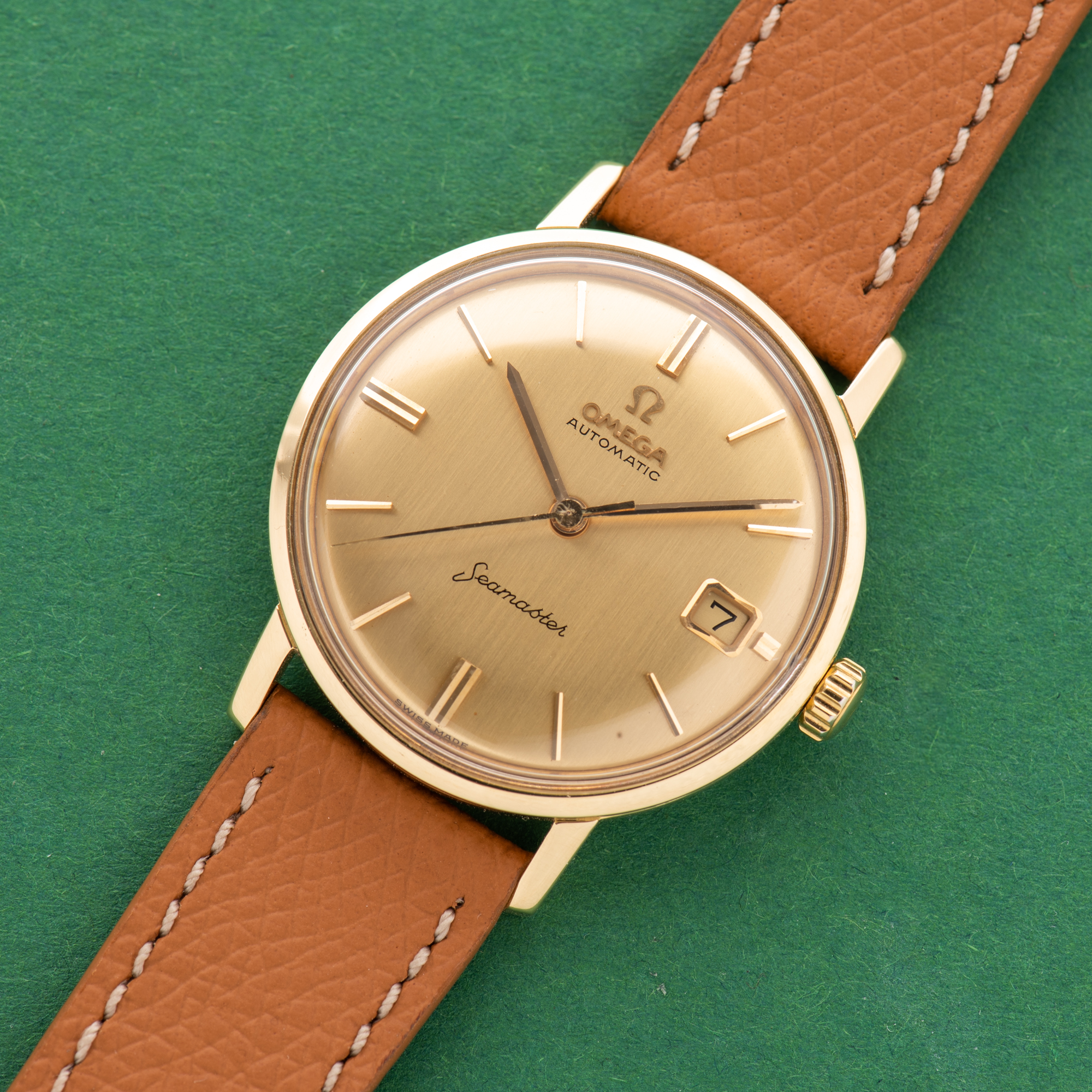 Zicht op Omega Seamaster 'Pre De Ville' Automatic OM Dial 18K from 1961 Réf 166.020