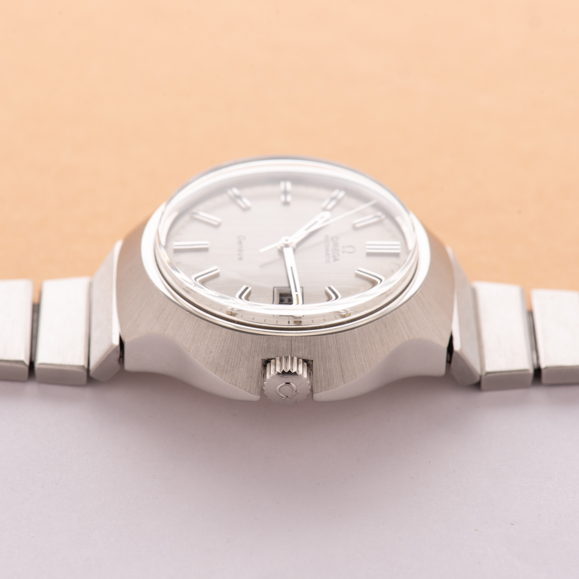 Vue de Omega Genève Stingray Cobra Automatic Date from 1972 Réf 166.121