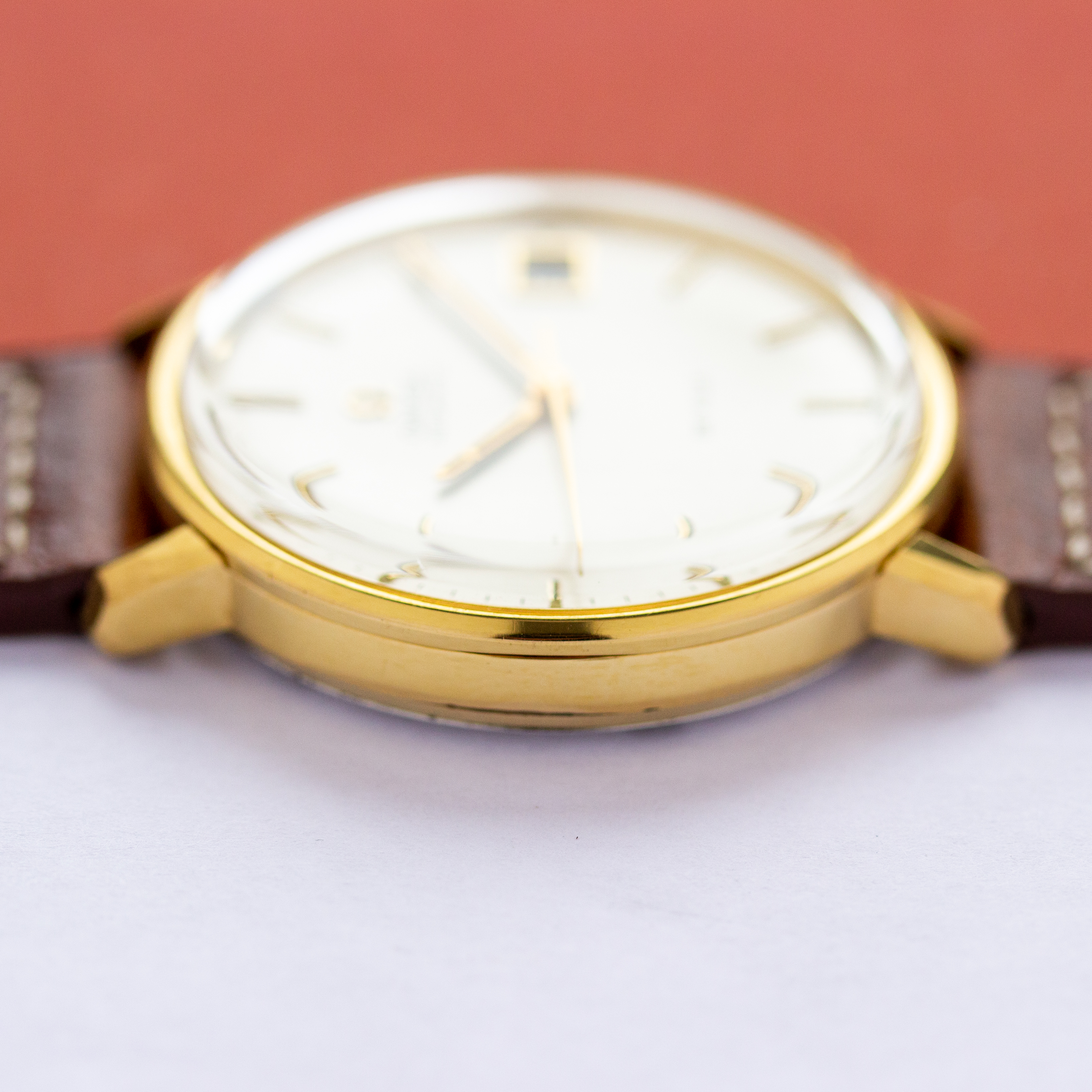 Vue de Omega De Ville Automatic Date réf 166.0066
