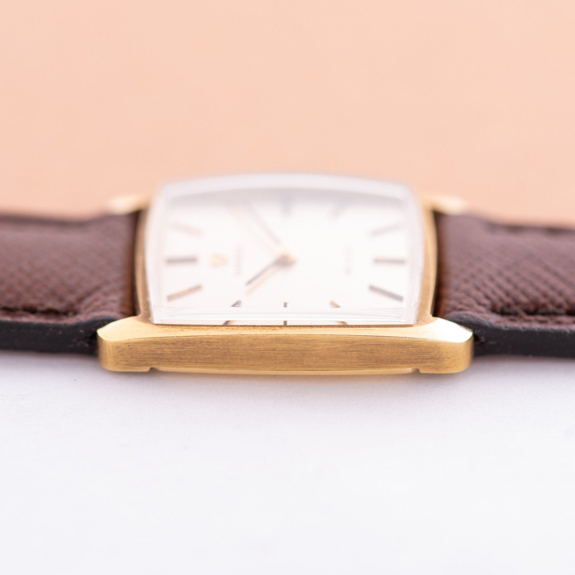 Zicht op Omega De Ville NOS 18K vanaf 1969 Ref 511,25
