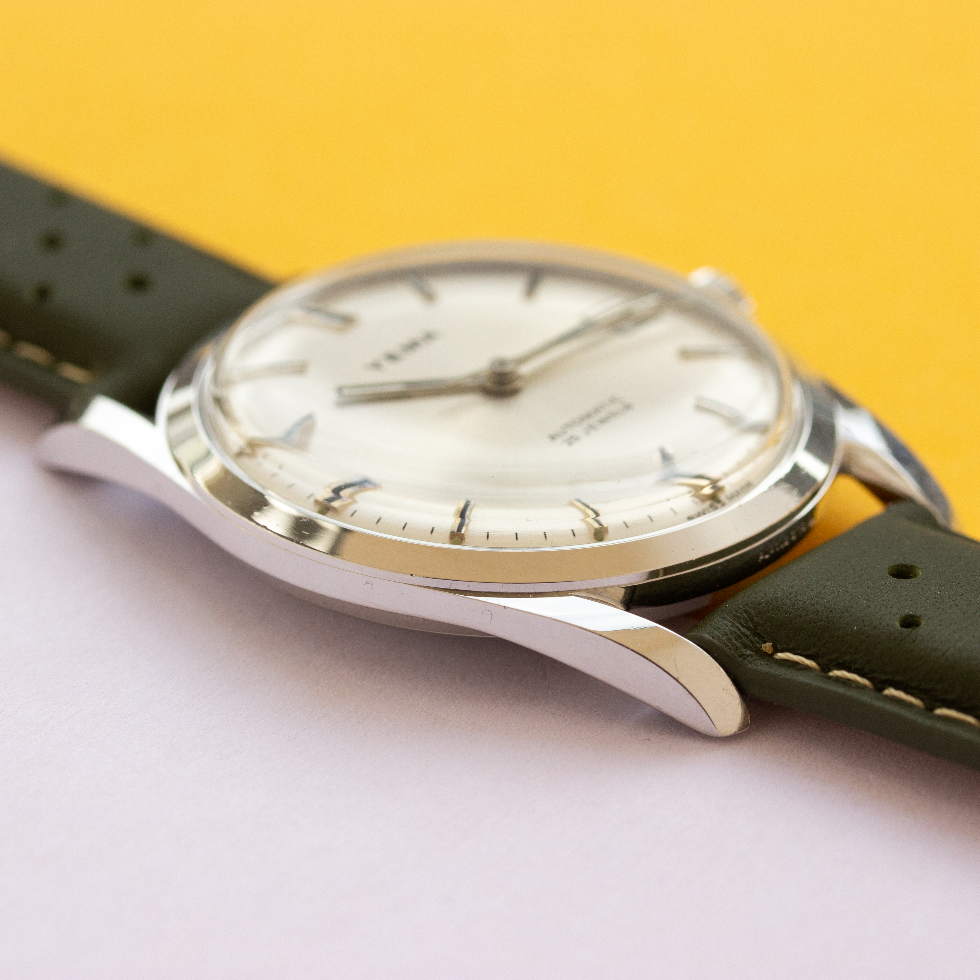 Vue de Yema Dress Automatic Date 25 Jewels