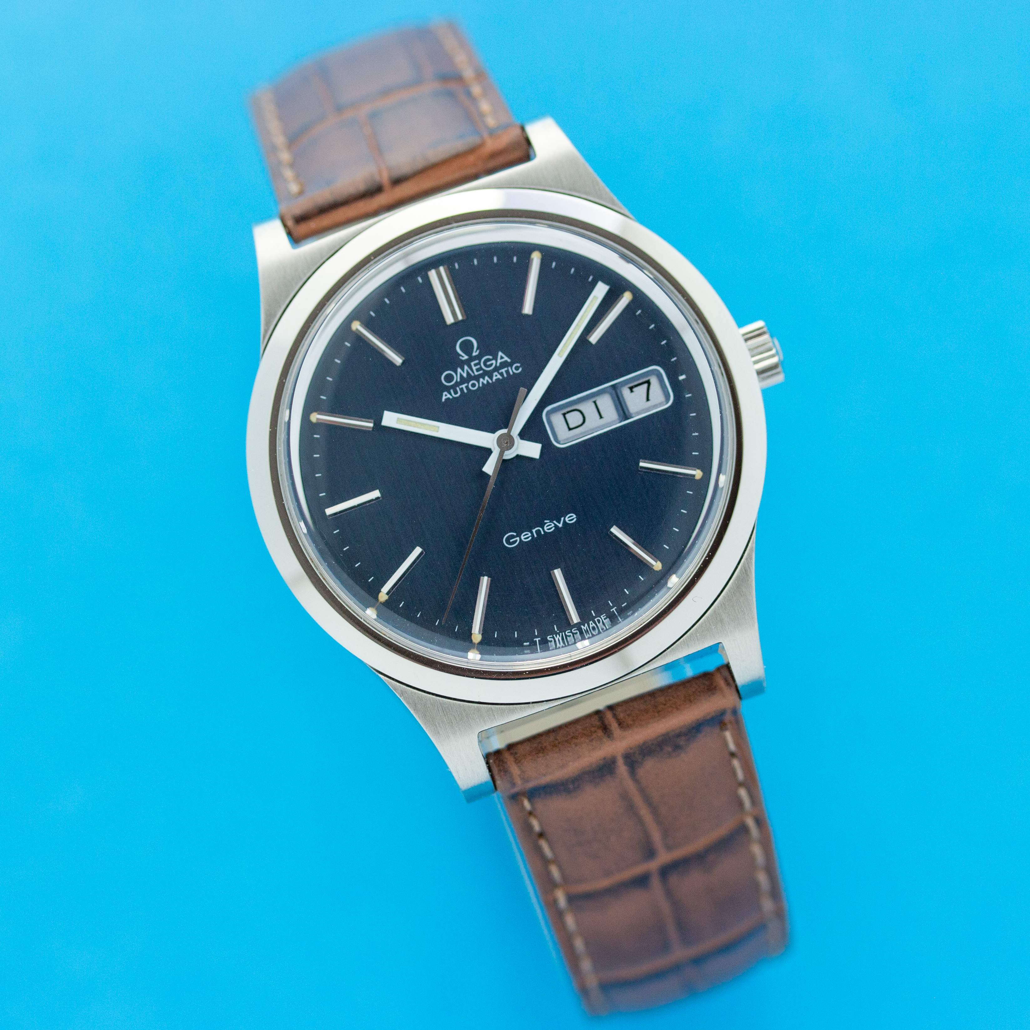 Vue de Omega Genève Automatic Blue Day Date réf 166 0169