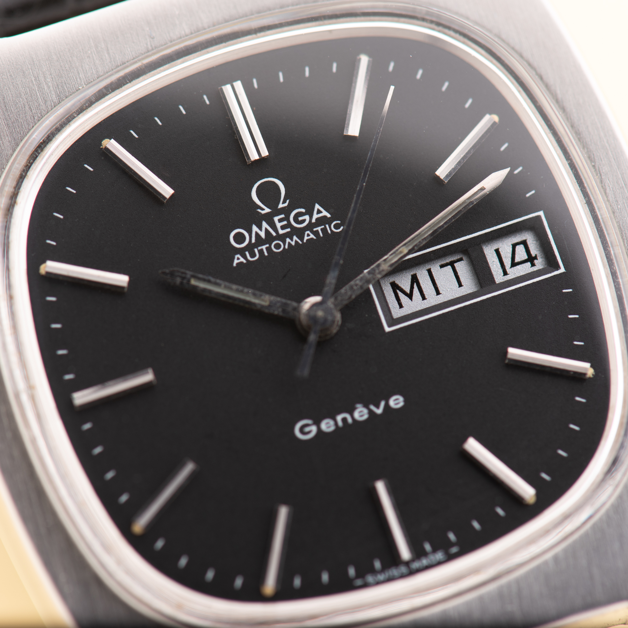 Vue de Omega Genève Automatic Day Date Matt Black from 1974 Réf 166.0188
