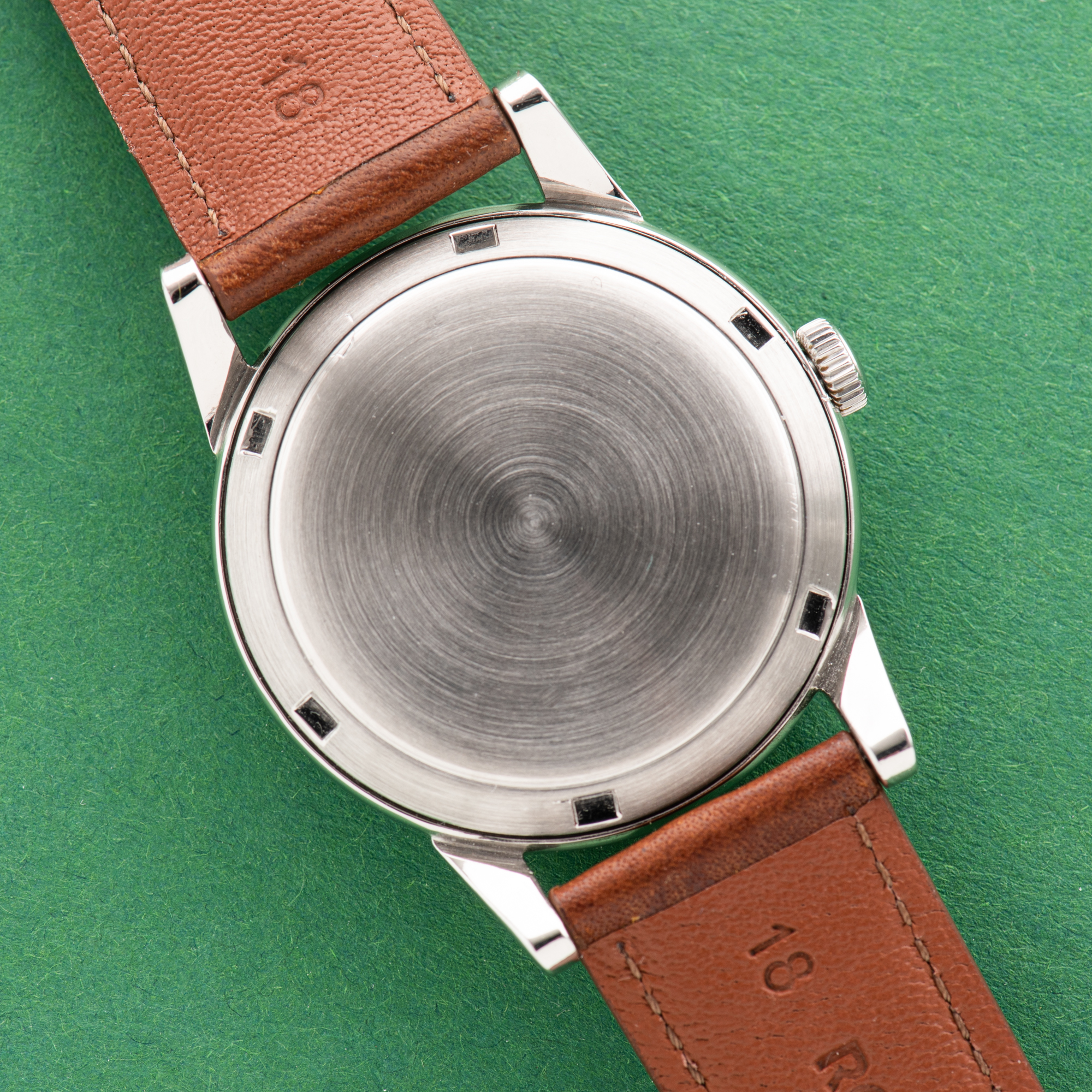Vue de Omega Seamaster Automatic Bumper Beefy Lugs from 1951 Réf 2577