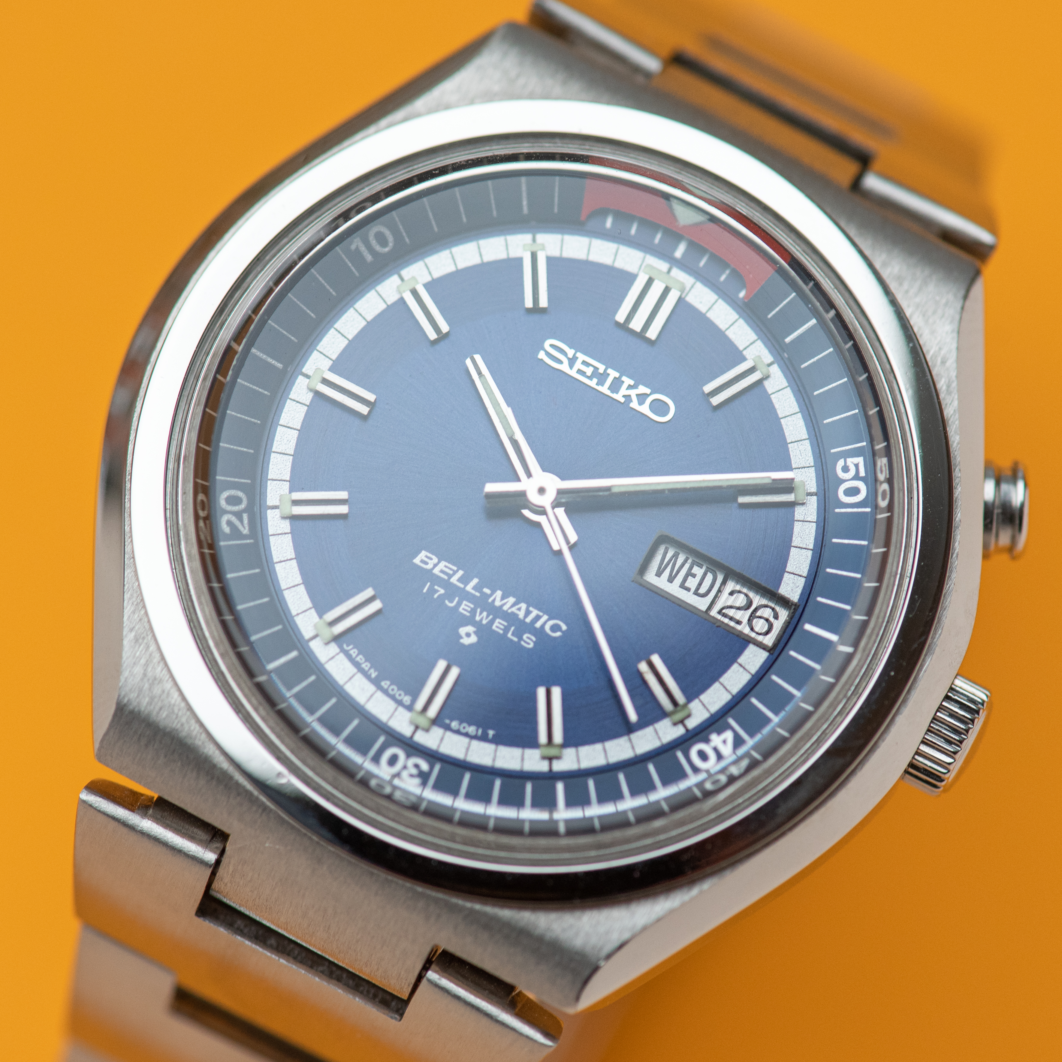 Vue de Seiko Bell-Matic Automatic 17 Jewels Day Date Alarm Réf 4006-6040