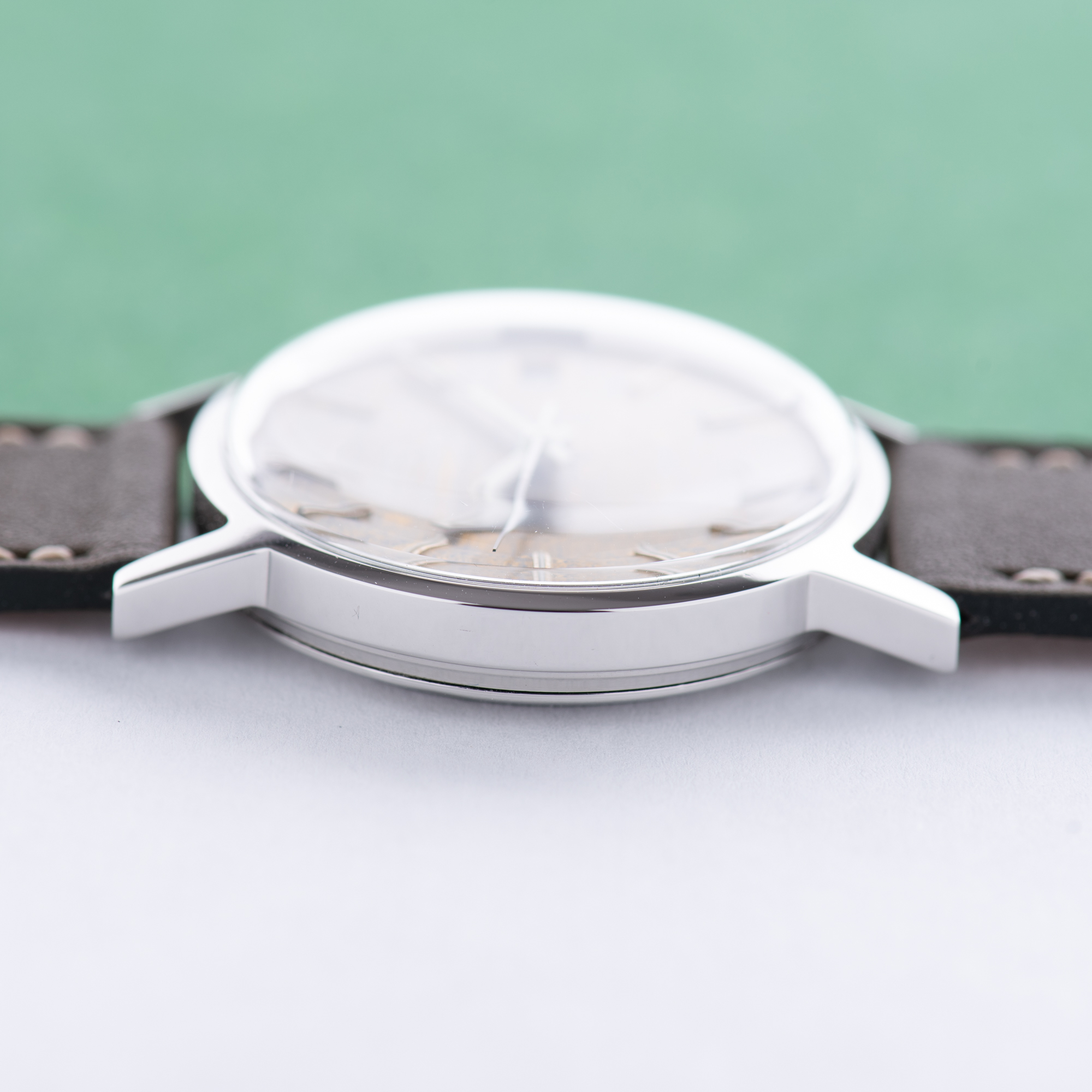 Vue de Omega Genève Automatic Date Blue Patina from 1973 Réf 166.0163