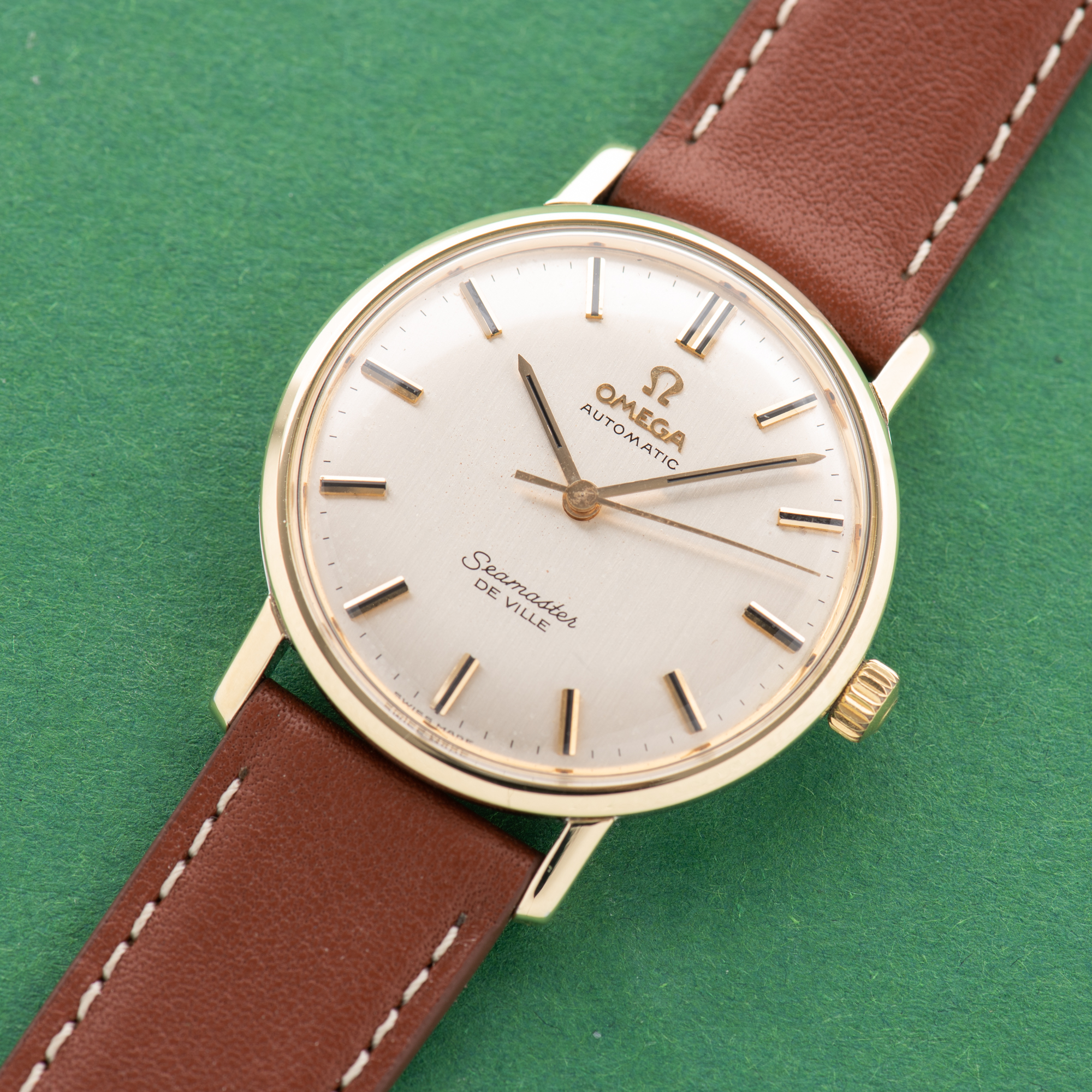 Zicht op Omega Seamaster De Ville Automatic Gold/Steel Ref 165.020