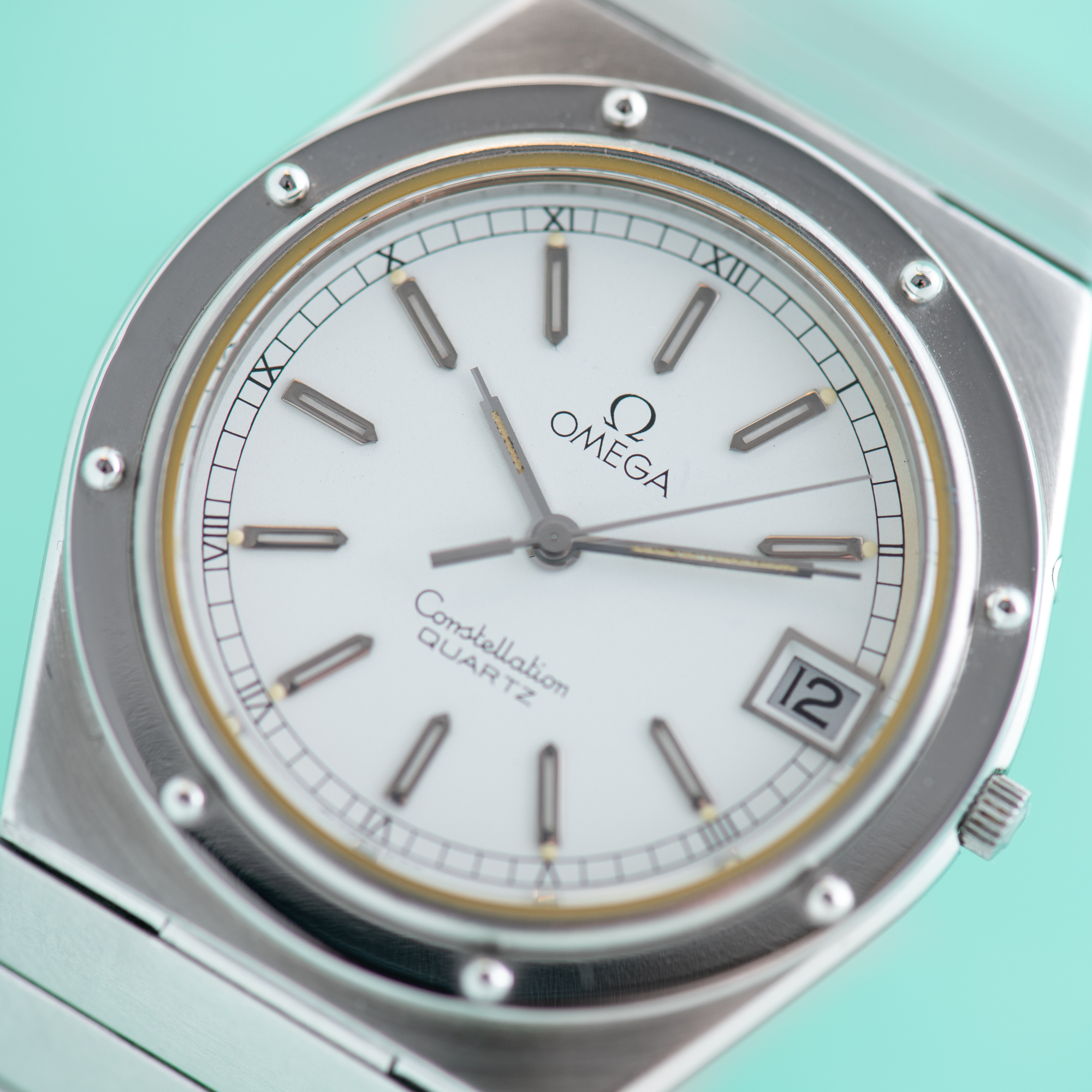 Zicht op Omega Constellation Quartz Marine 'Porthole' Super Rare cal 1332 Réf 396.0147