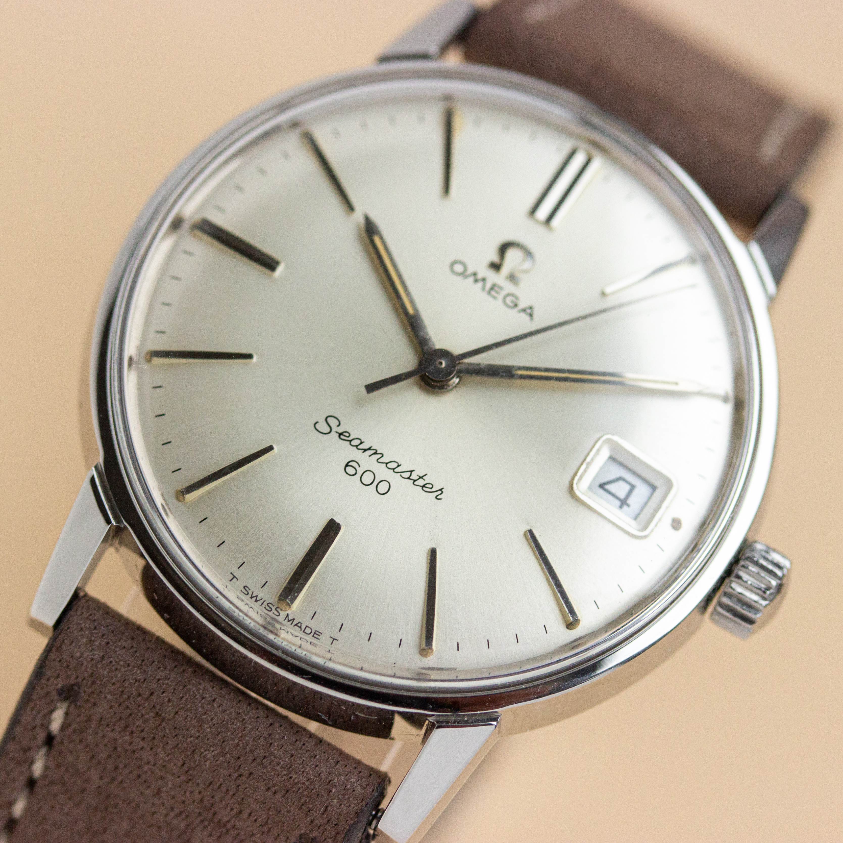 View of Omega Seamaster 600 Date Réf 136.011 from 1965