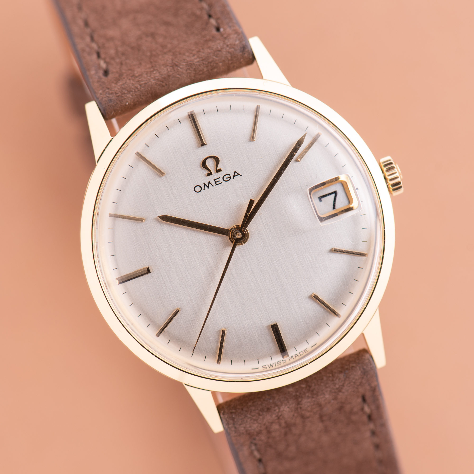 Vue de Omega Dress Watch Date 18K Yellow Gold from 1966 Réf 132.041