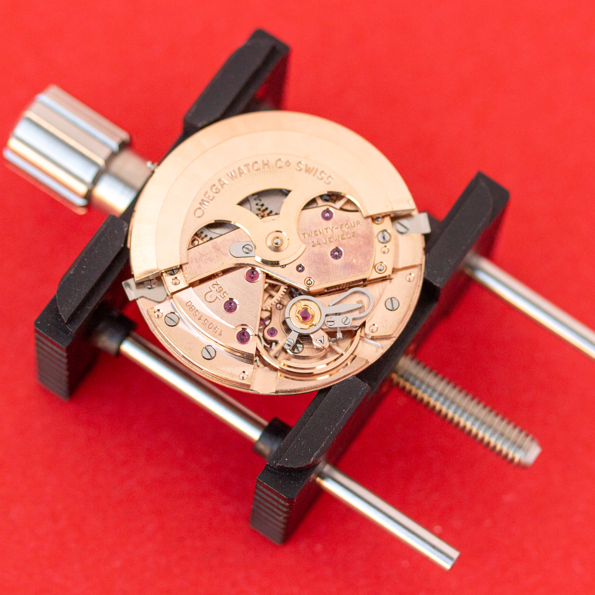 Zicht op Omega Seamaster 'Pre De Ville' Automatic OM Dial 18K from 1961 Réf 166.020