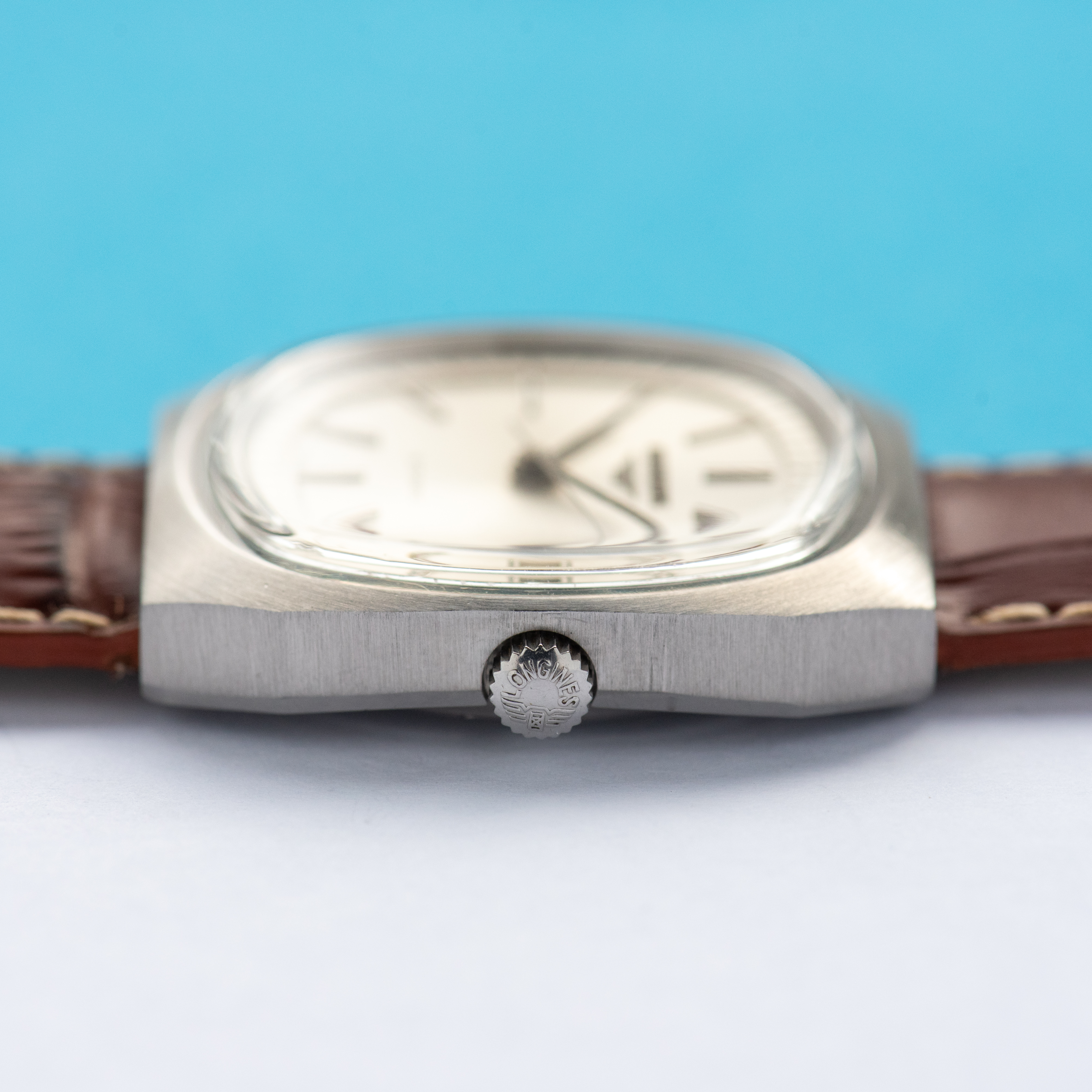 View of Longines Automatic Date Elegant Big Réf 2365 1970s