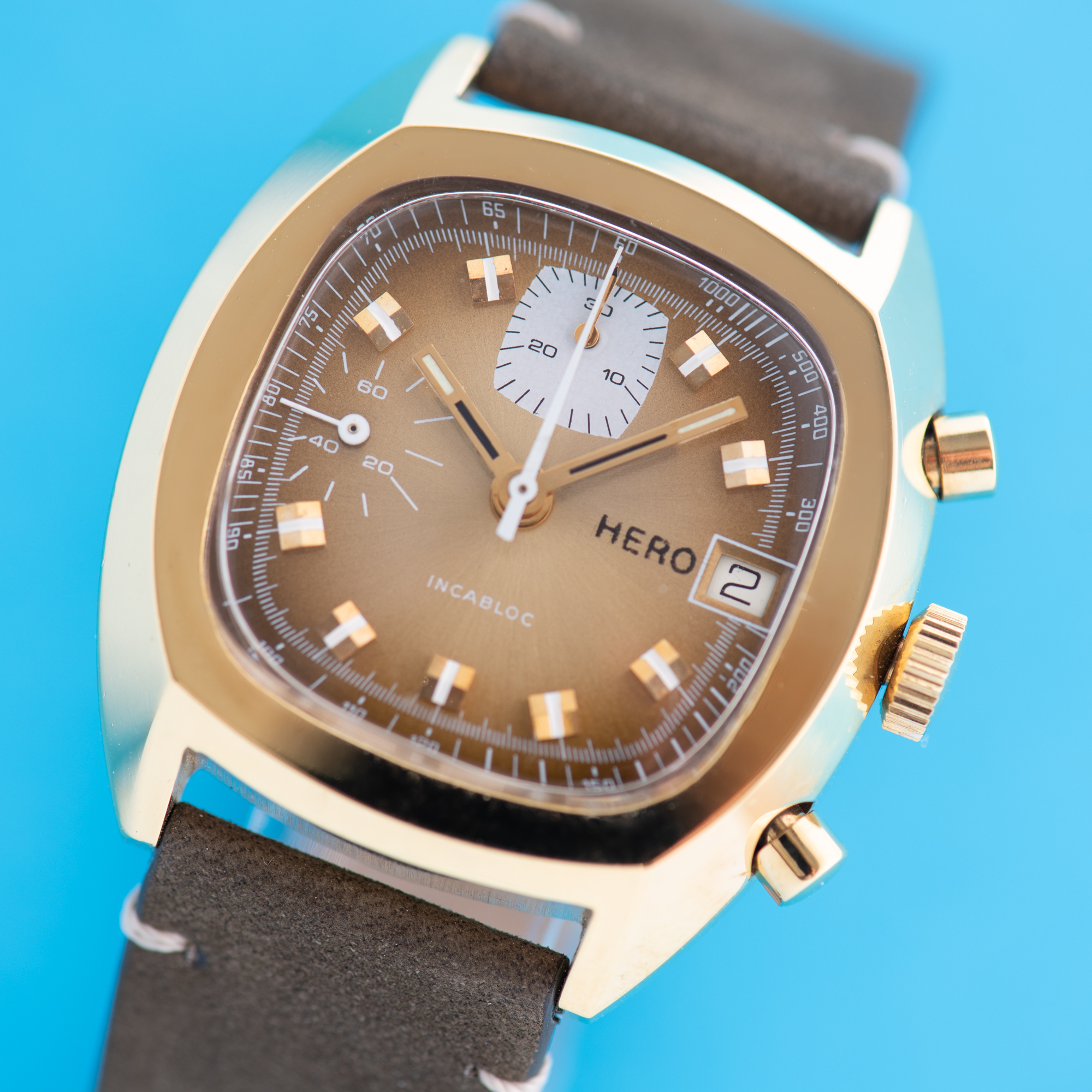 Zicht op Hero chronograph  incabloc New Old Stock valjoux 7765