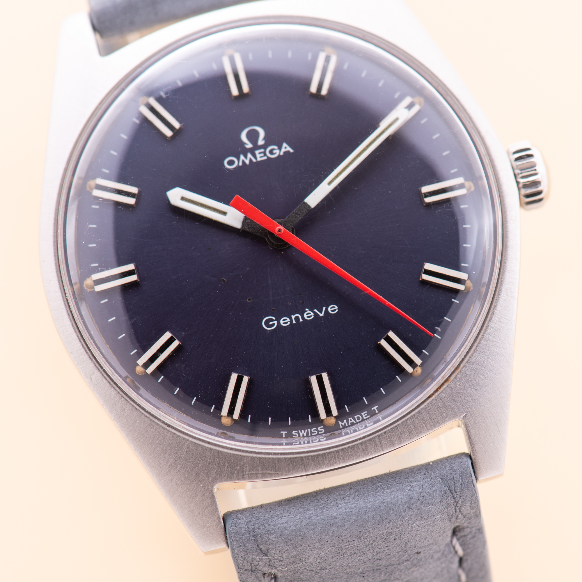 Zicht op Omega Genève blue dial Ultraman’ Réf 135.041