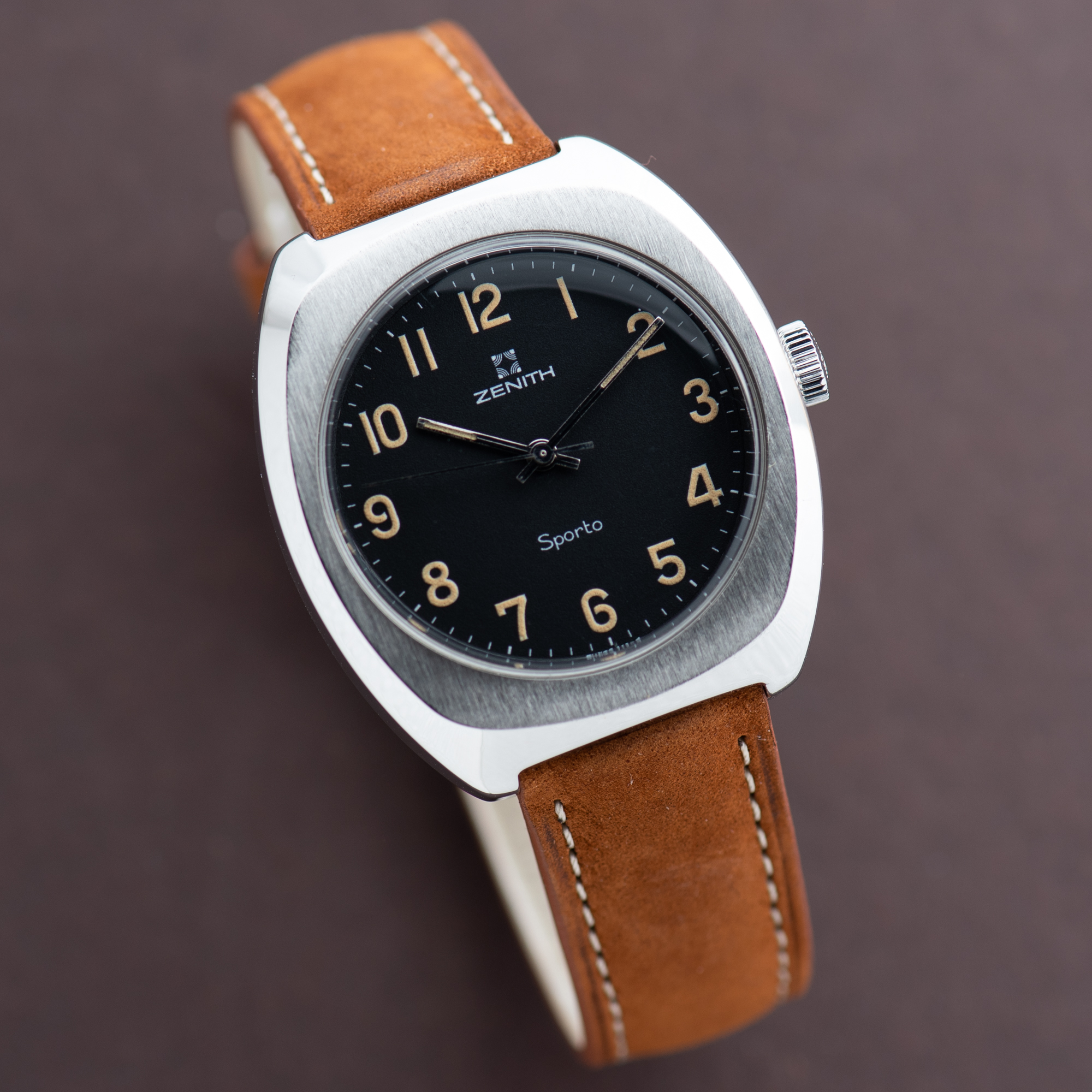 Zicht op Zenith Sporto Mat Black Tritium Dial Réf 01 1496 360