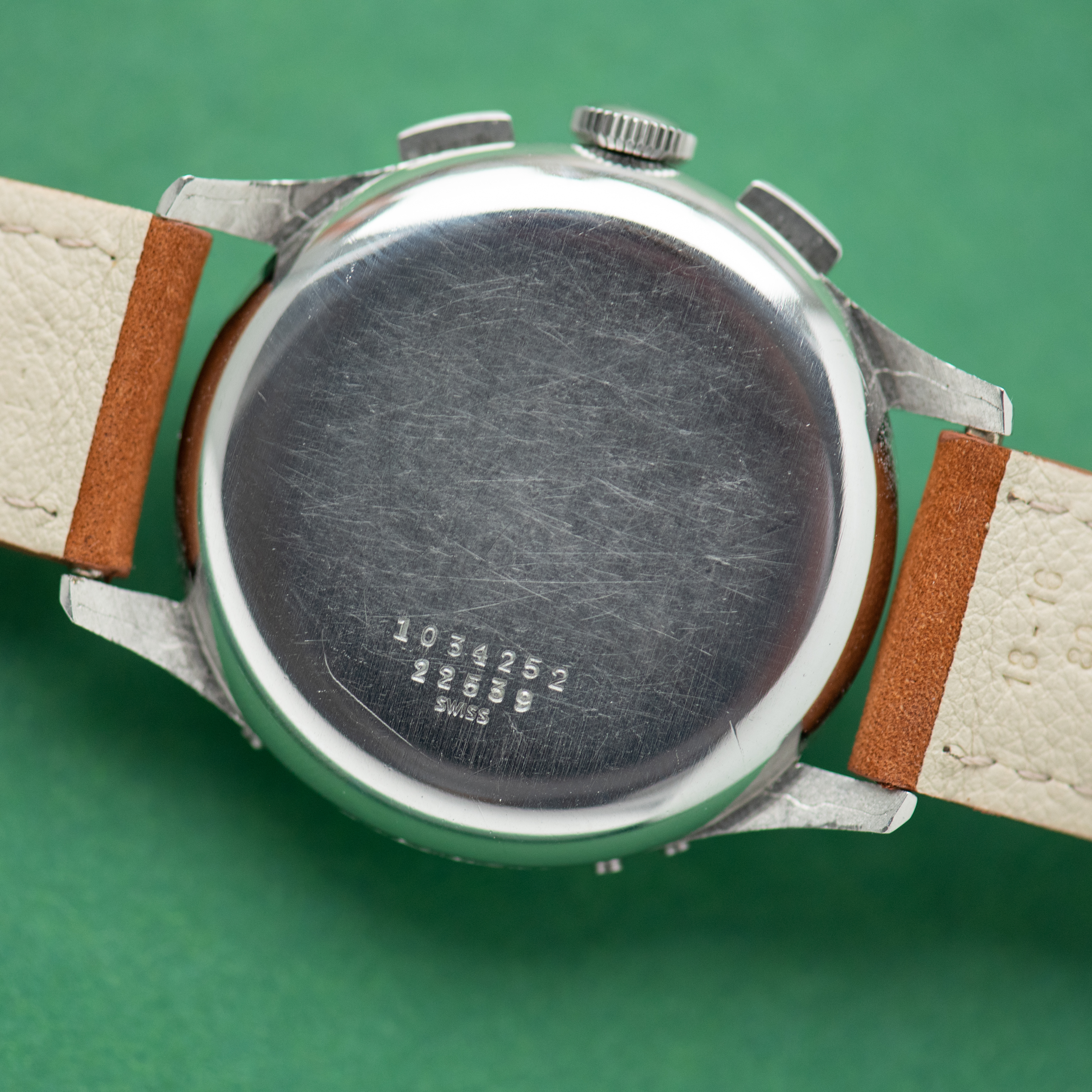 Vue de Universal Genève Tricompax Steel Chronograph Full Annual Calendar Moonphase 1946