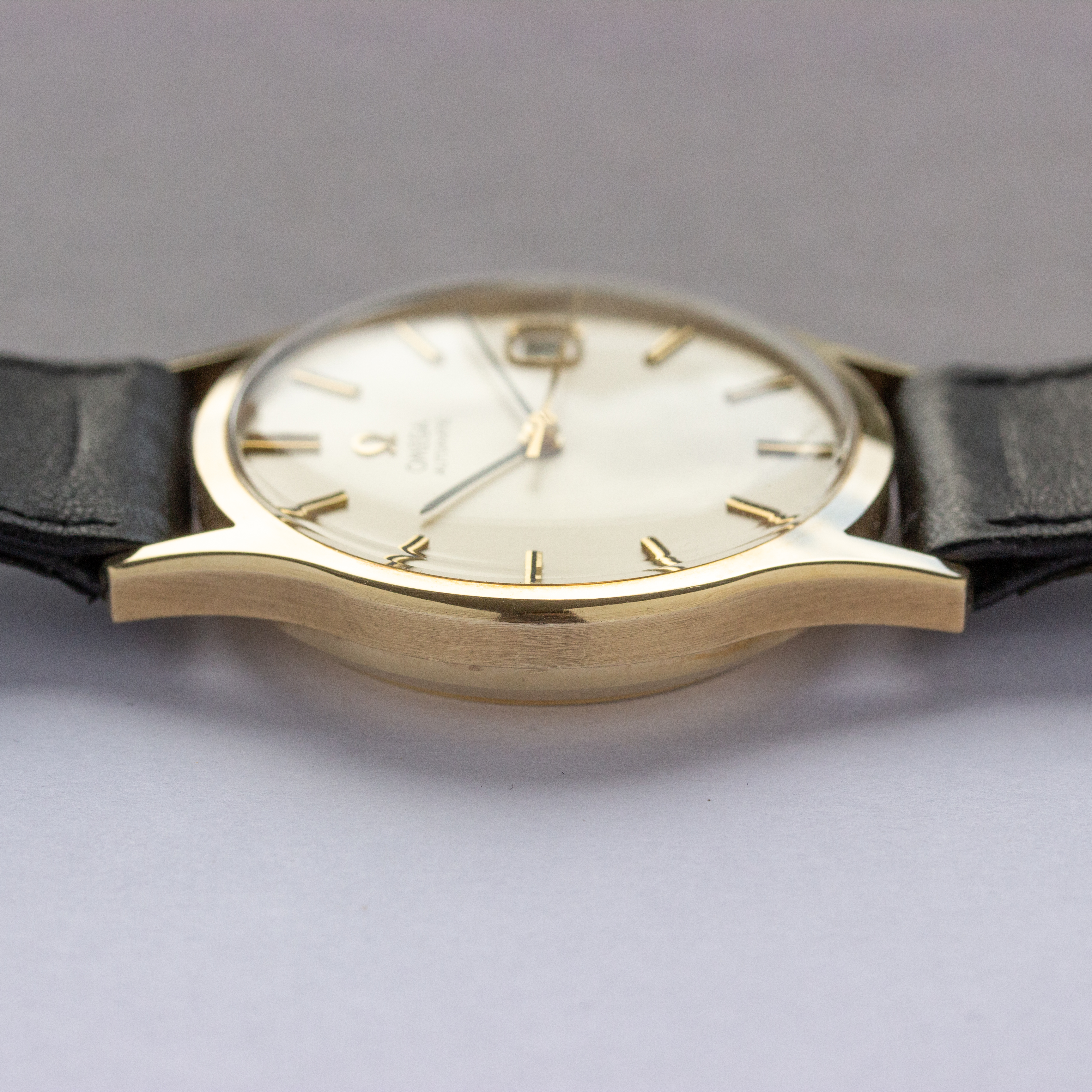 Vue de Omega Automatic Dress Full Set Mint NOS 9K Yellow Gold Unishell case from 1978
