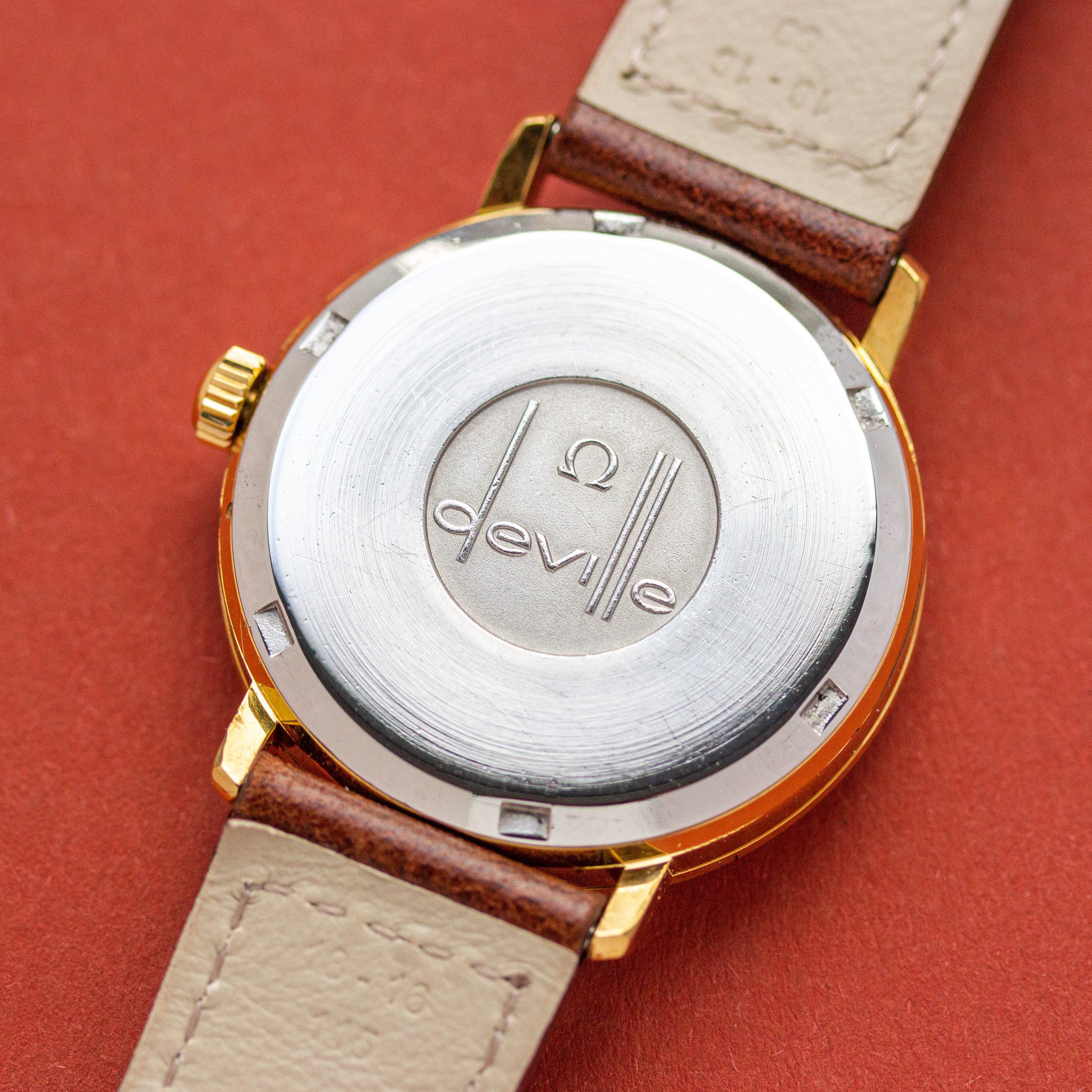 Vue de Omega De Ville Automatic Date réf 166.0066