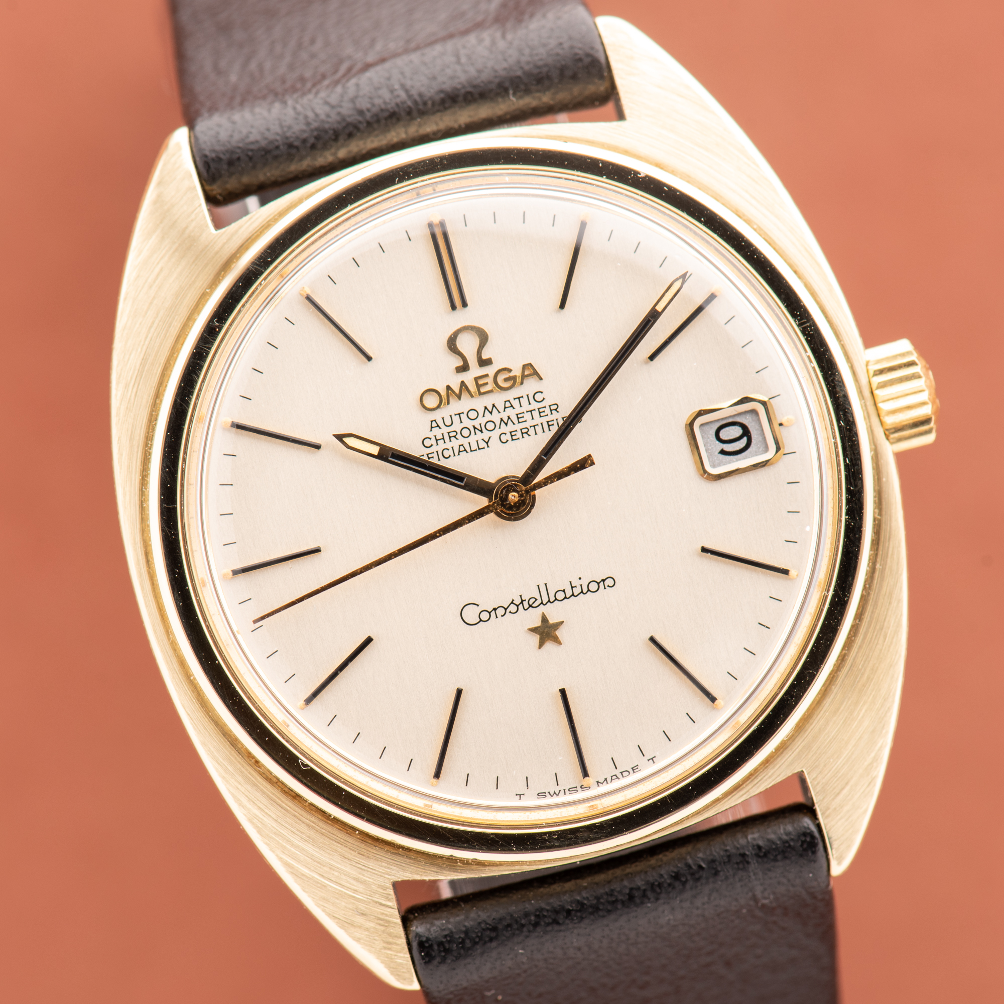 Vue de Omega Constellation Chronometer C-shape 14K Gold capped from 1966 Réf 168.017