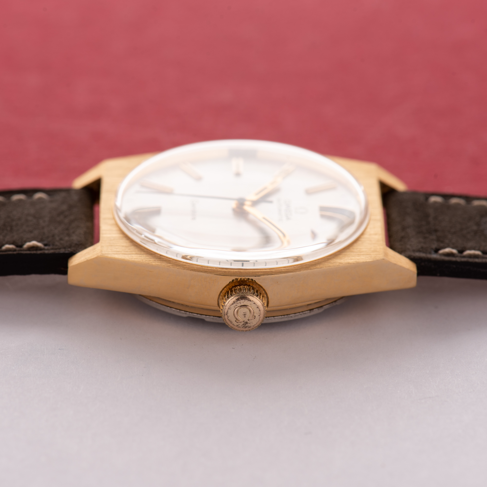 Vue de Omega Genève Automatic Date Cal 1481 from 1972 Réf 166.0118
