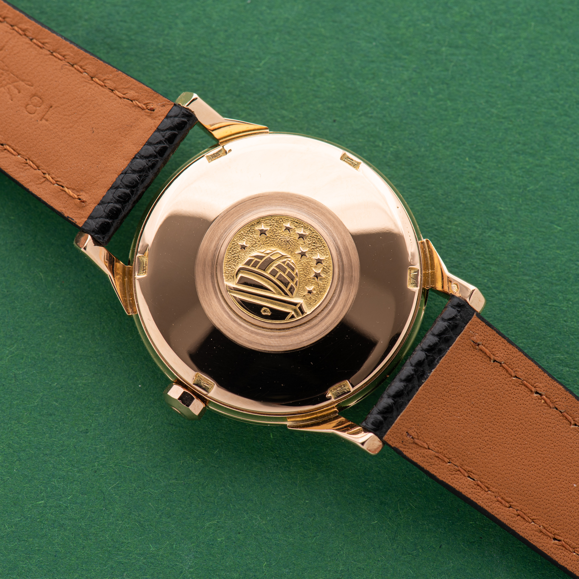 Vue de Omega Constellation Pie Pan 18K Gold Rosé Dog Leg Automatic 1964 Réf 168.005