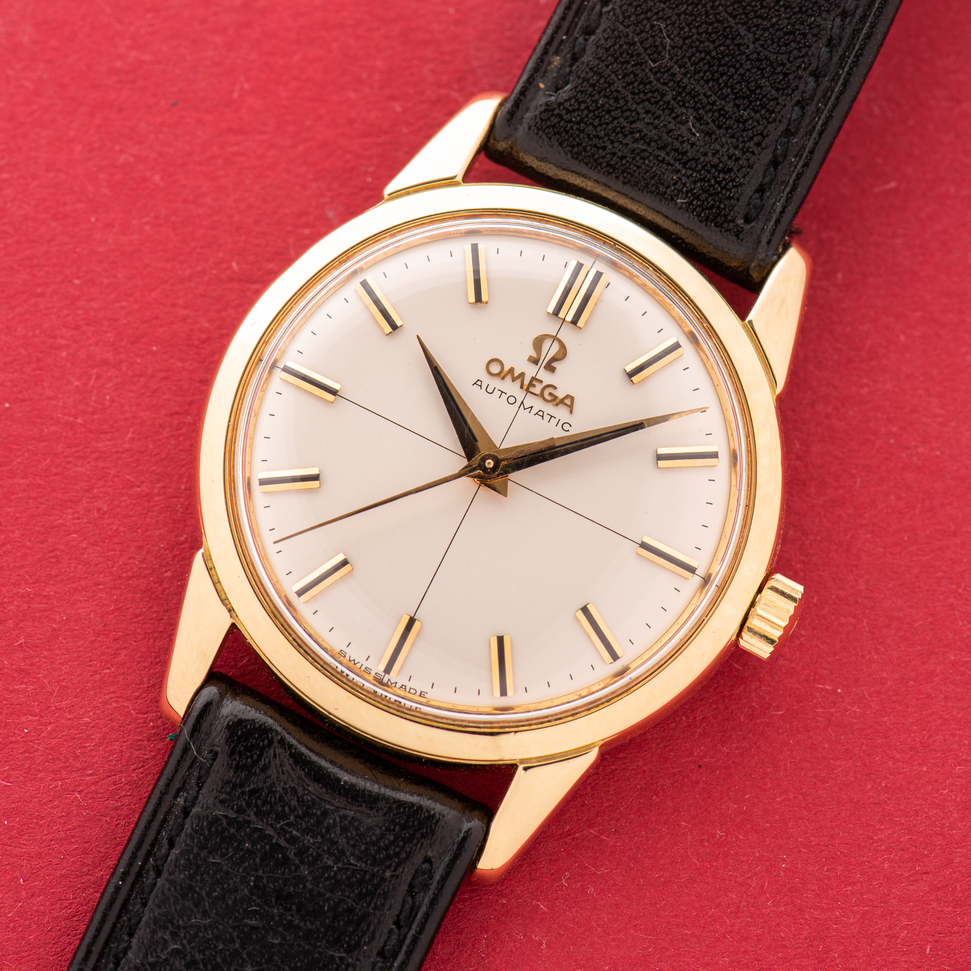 Vue de Omega Seamaster Automatic 18K Yellow Gold Onyx Index from 1959 Réf 14704