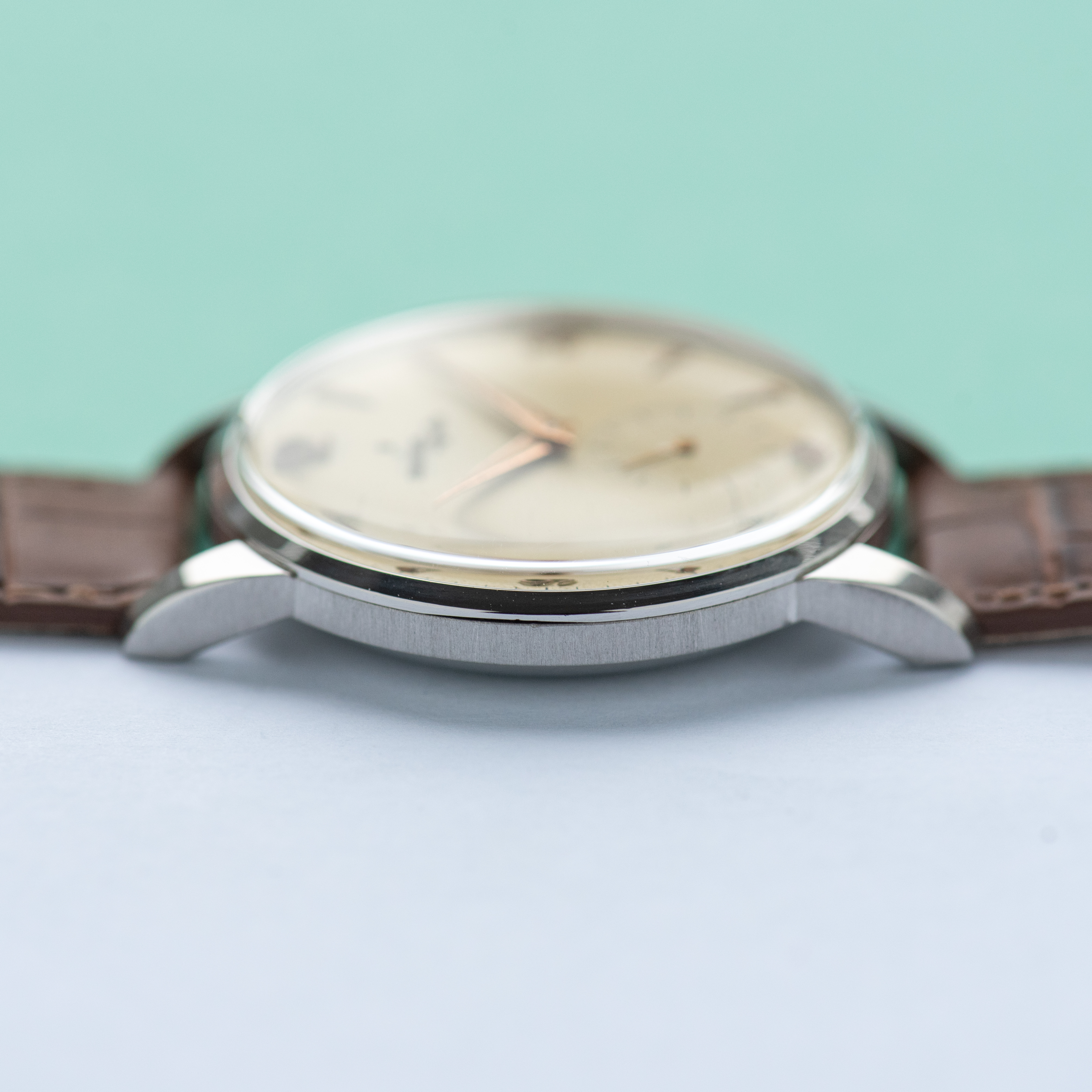 Zicht op Zenith Sporto Oversize Big Dress Watch Ref 9893 uit 1956