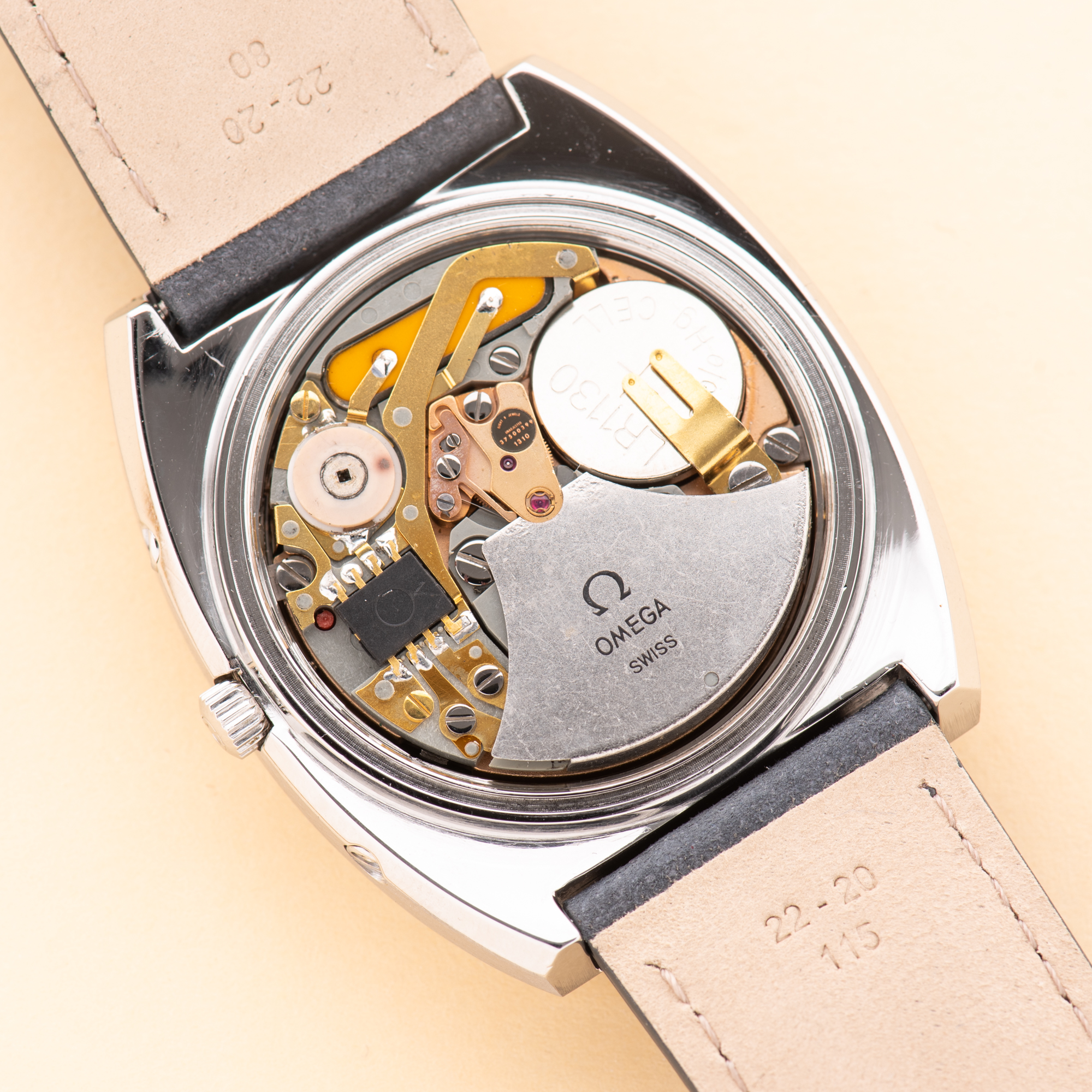 Zicht op Omega Genève Megaquartz 32 KHz Blue Day Date from 1973 Réf 196.0030