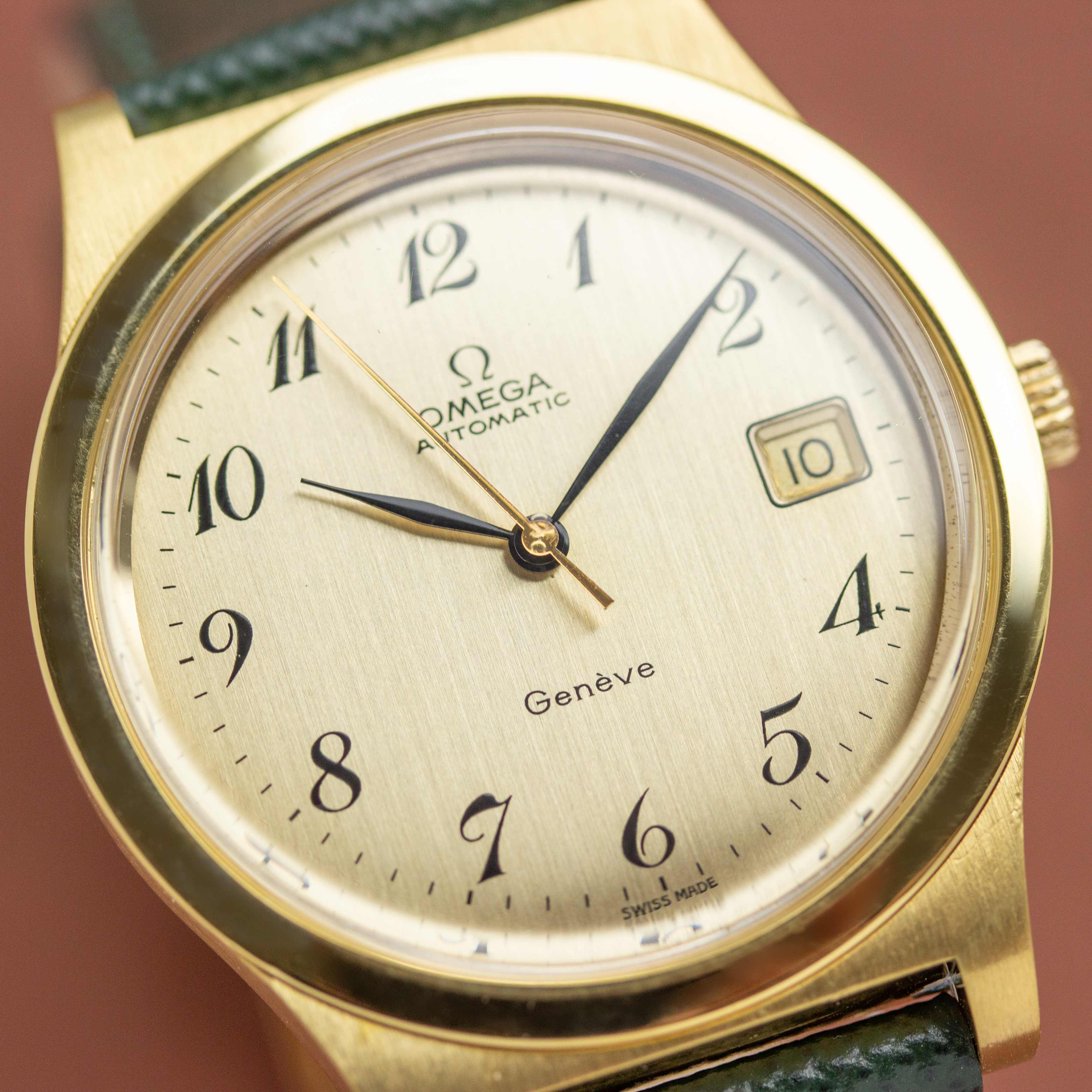 Zicht op Omega Genève Automatic Date Bréguet dial Ref 166.068 uit 1973