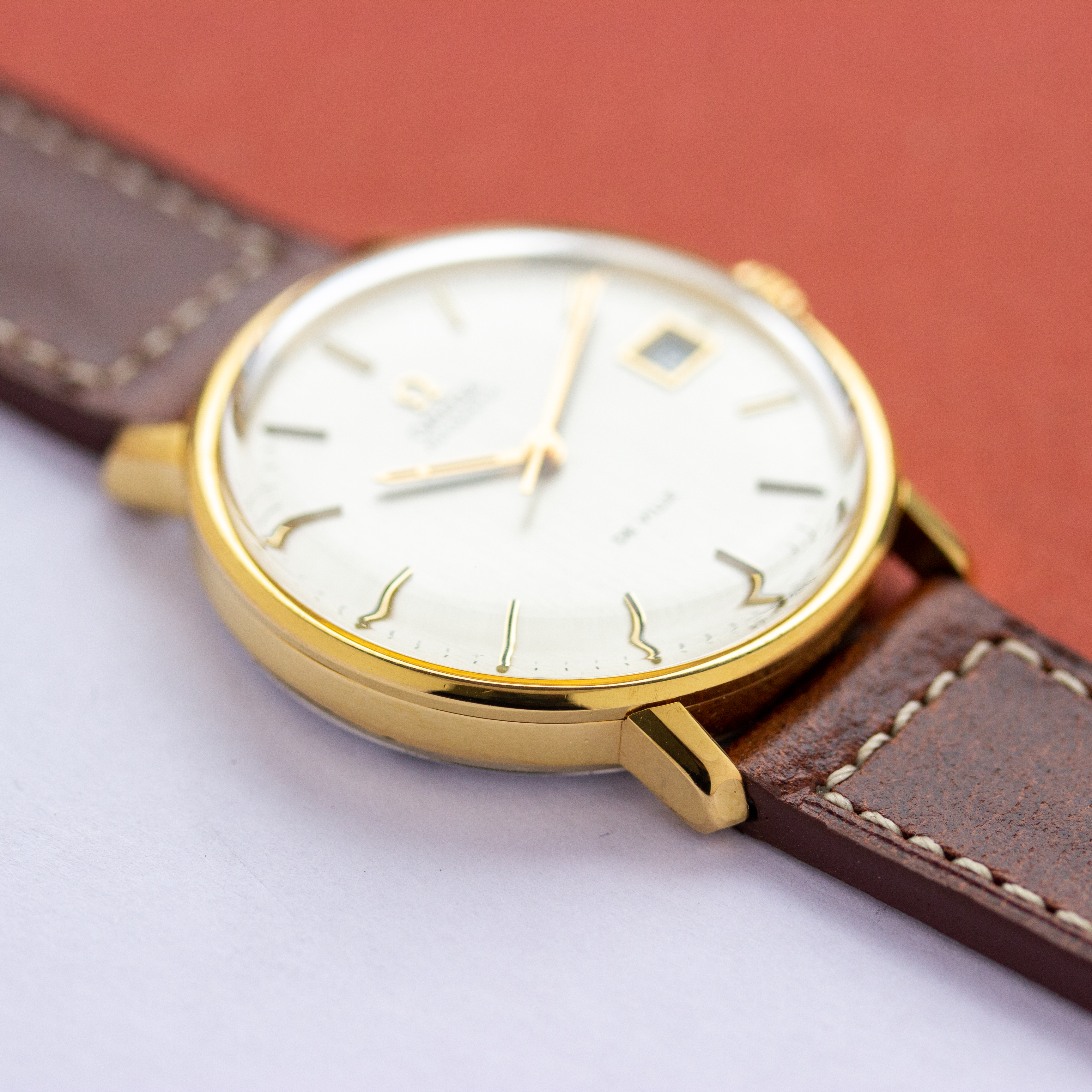 Vue de Omega De Ville Automatic Date réf 166.0066